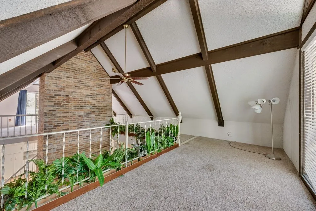 Single Family Residence For Rent in Tarrant County , 2119 Wilson Drive, Arlington, Texas 76011, 3 Bedroom, 2 Bathroom, 2 Garage spaces, 2,517 Sqft, built in 1974, mls#21354983, Real Estate Agent in Arlington, Homes For Rent in Tarrant county, Homes For Rent in Arlington, Realtor in Arlington Texas, Real Estate Brokerage Independent Realty Texas, Luminita Cordes Realtor