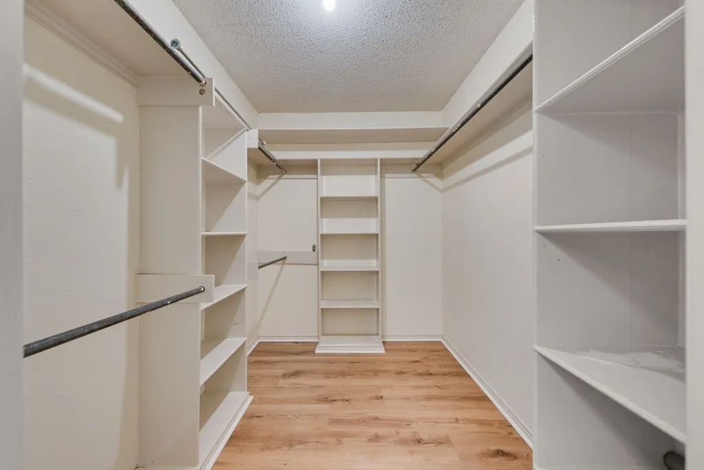 Single Family Residence For Rent in Tarrant County , 2119 Wilson Drive, Arlington, Texas 76011, 3 Bedroom, 2 Bathroom, 2 Garage spaces, 2,517 Sqft, built in 1974, mls#21354983, Real Estate Agent in Arlington, Homes For Rent in Tarrant county, Homes For Rent in Arlington, Realtor in Arlington Texas, Real Estate Brokerage Independent Realty Texas, Luminita Cordes Realtor