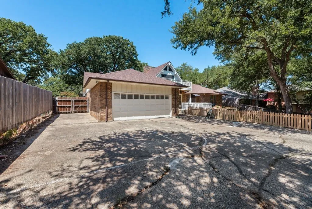 Single Family Residence For Rent in Tarrant County , 2119 Wilson Drive, Arlington, Texas 76011, 3 Bedroom, 2 Bathroom, 2 Garage spaces, 2,517 Sqft, built in 1974, mls#21354983, Real Estate Agent in Arlington, Homes For Rent in Tarrant county, Homes For Rent in Arlington, Realtor in Arlington Texas, Real Estate Brokerage Independent Realty Texas, Luminita Cordes Realtor