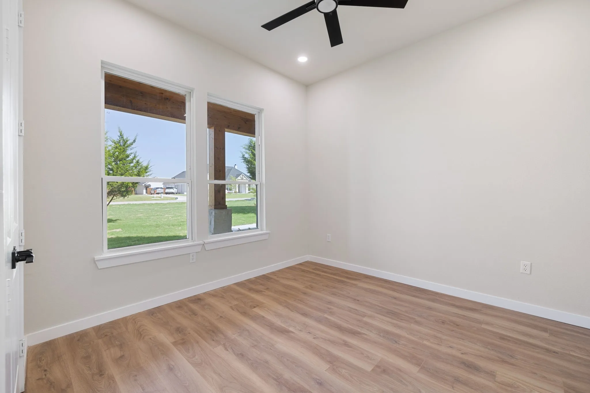 Single Family Residence For Sale in Ellis County , 3051 Stonebriar Drive, Waxahachie, Texas 75165, 4 Bedroom, 3 Bathroom, 3 Garage spaces, 3,900 Sqft, built in 2025, mls#21358770, Real Estate Agent in Waxahachie, Homes For Sale in Ellis county, Homes For Sale in Waxahachie, Realtor in Waxahachie Texas, Real Estate Brokerage Independent Realty Texas, Luminita Cordes Realtor