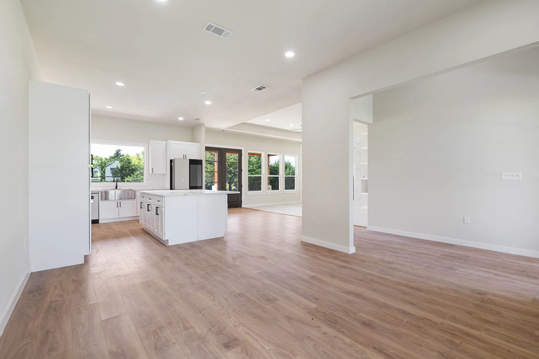 Single Family Residence For Sale in Ellis County , 3051 Stonebriar Drive, Waxahachie, Texas 75165, 4 Bedroom, 3 Bathroom, 3 Garage spaces, 3,900 Sqft, built in 2025, mls#21358770, Real Estate Agent in Waxahachie, Homes For Sale in Ellis county, Homes For Sale in Waxahachie, Realtor in Waxahachie Texas, Real Estate Brokerage Independent Realty Texas, Luminita Cordes Realtor