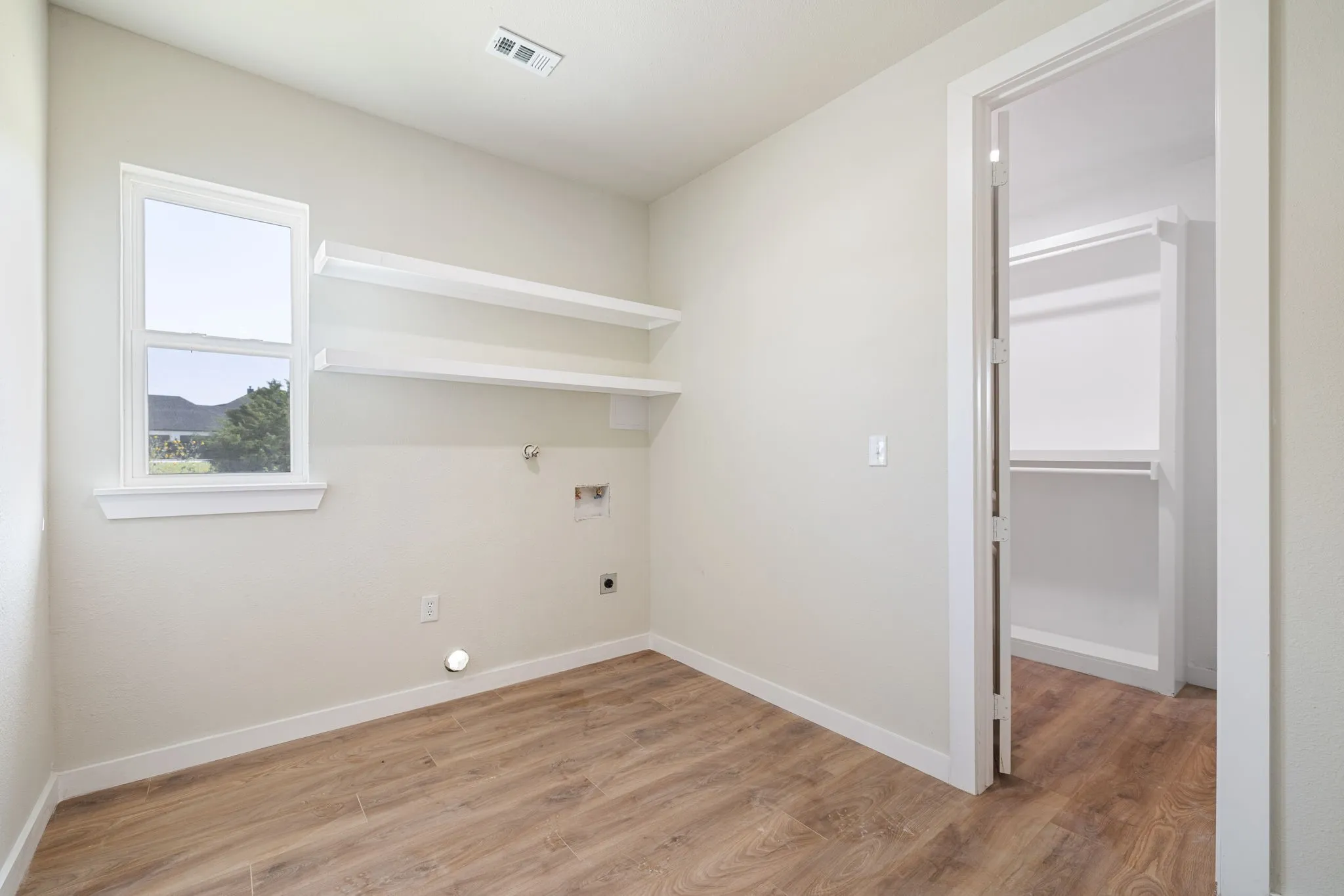Single Family Residence For Sale in Ellis County , 3051 Stonebriar Drive, Waxahachie, Texas 75165, 4 Bedroom, 3 Bathroom, 3 Garage spaces, 3,900 Sqft, built in 2025, mls#21358770, Real Estate Agent in Waxahachie, Homes For Sale in Ellis county, Homes For Sale in Waxahachie, Realtor in Waxahachie Texas, Real Estate Brokerage Independent Realty Texas, Luminita Cordes Realtor
