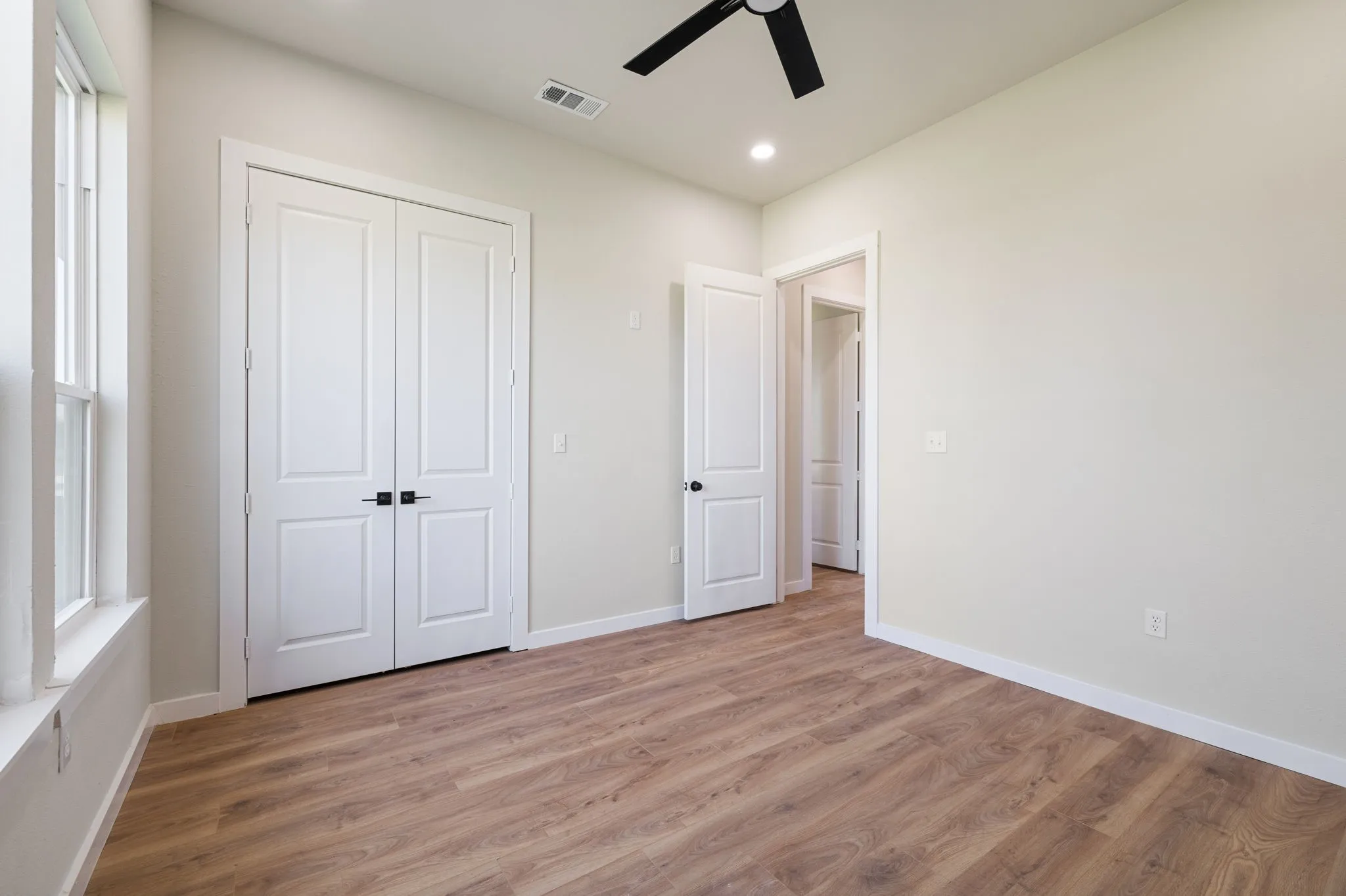 Single Family Residence For Sale in Ellis County , 3051 Stonebriar Drive, Waxahachie, Texas 75165, 4 Bedroom, 3 Bathroom, 3 Garage spaces, 3,900 Sqft, built in 2025, mls#21358770, Real Estate Agent in Waxahachie, Homes For Sale in Ellis county, Homes For Sale in Waxahachie, Realtor in Waxahachie Texas, Real Estate Brokerage Independent Realty Texas, Luminita Cordes Realtor