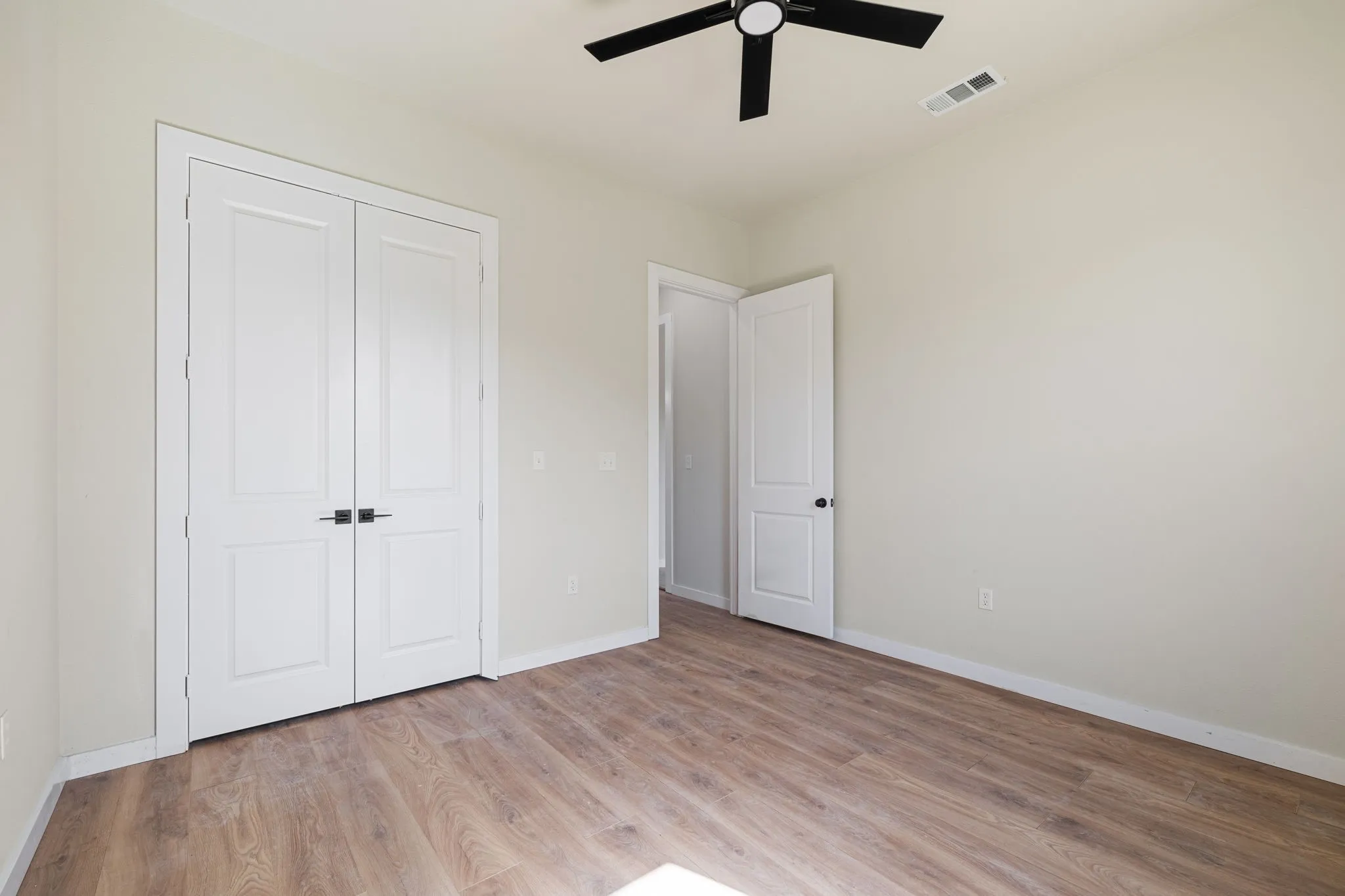 Single Family Residence For Sale in Ellis County , 3051 Stonebriar Drive, Waxahachie, Texas 75165, 4 Bedroom, 3 Bathroom, 3 Garage spaces, 3,900 Sqft, built in 2025, mls#21358770, Real Estate Agent in Waxahachie, Homes For Sale in Ellis county, Homes For Sale in Waxahachie, Realtor in Waxahachie Texas, Real Estate Brokerage Independent Realty Texas, Luminita Cordes Realtor