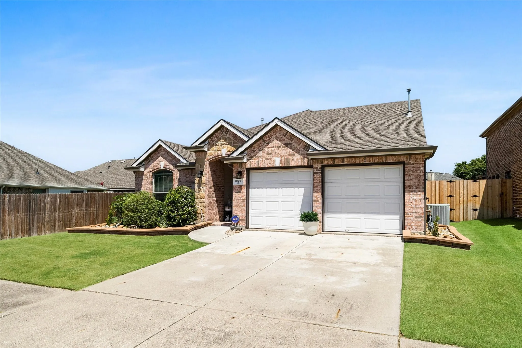 Single Family Residence For Sale in Rockwall County , 809 Cauble Drive, Fate, Texas 75087, 4 Bedroom, 3 Bathroom, 2 Garage spaces, 2,402 Sqft, built in 2005, mls#21358008, Real Estate Agent in Fate, Homes For Sale in Rockwall county, Homes For Sale in Fate, Realtor in Fate Texas, Real Estate Brokerage Independent Realty Texas, Luminita Cordes Realtor