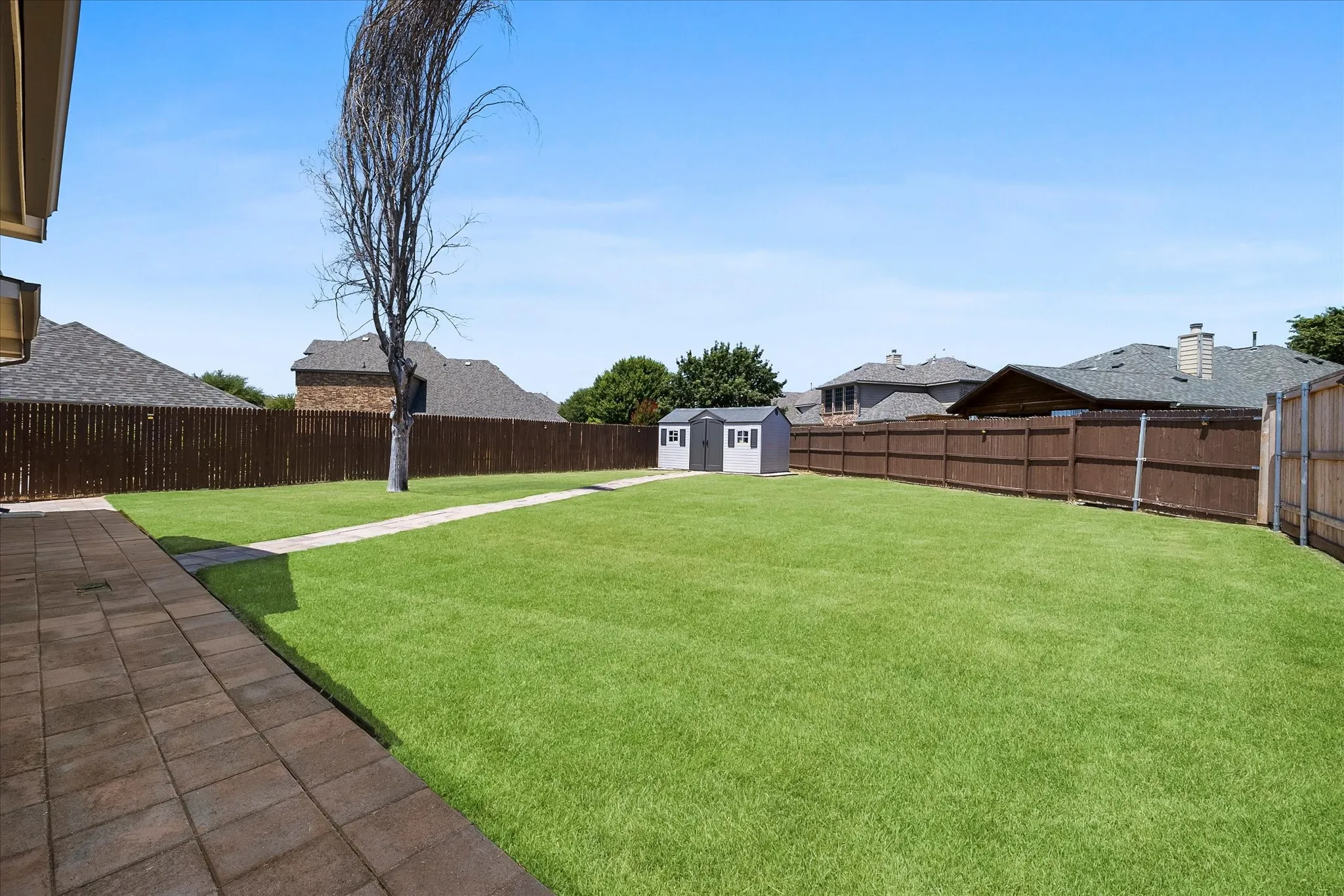 Single Family Residence For Sale in Rockwall County , 809 Cauble Drive, Fate, Texas 75087, 4 Bedroom, 3 Bathroom, 2 Garage spaces, 2,402 Sqft, built in 2005, mls#21358008, Real Estate Agent in Fate, Homes For Sale in Rockwall county, Homes For Sale in Fate, Realtor in Fate Texas, Real Estate Brokerage Independent Realty Texas, Luminita Cordes Realtor