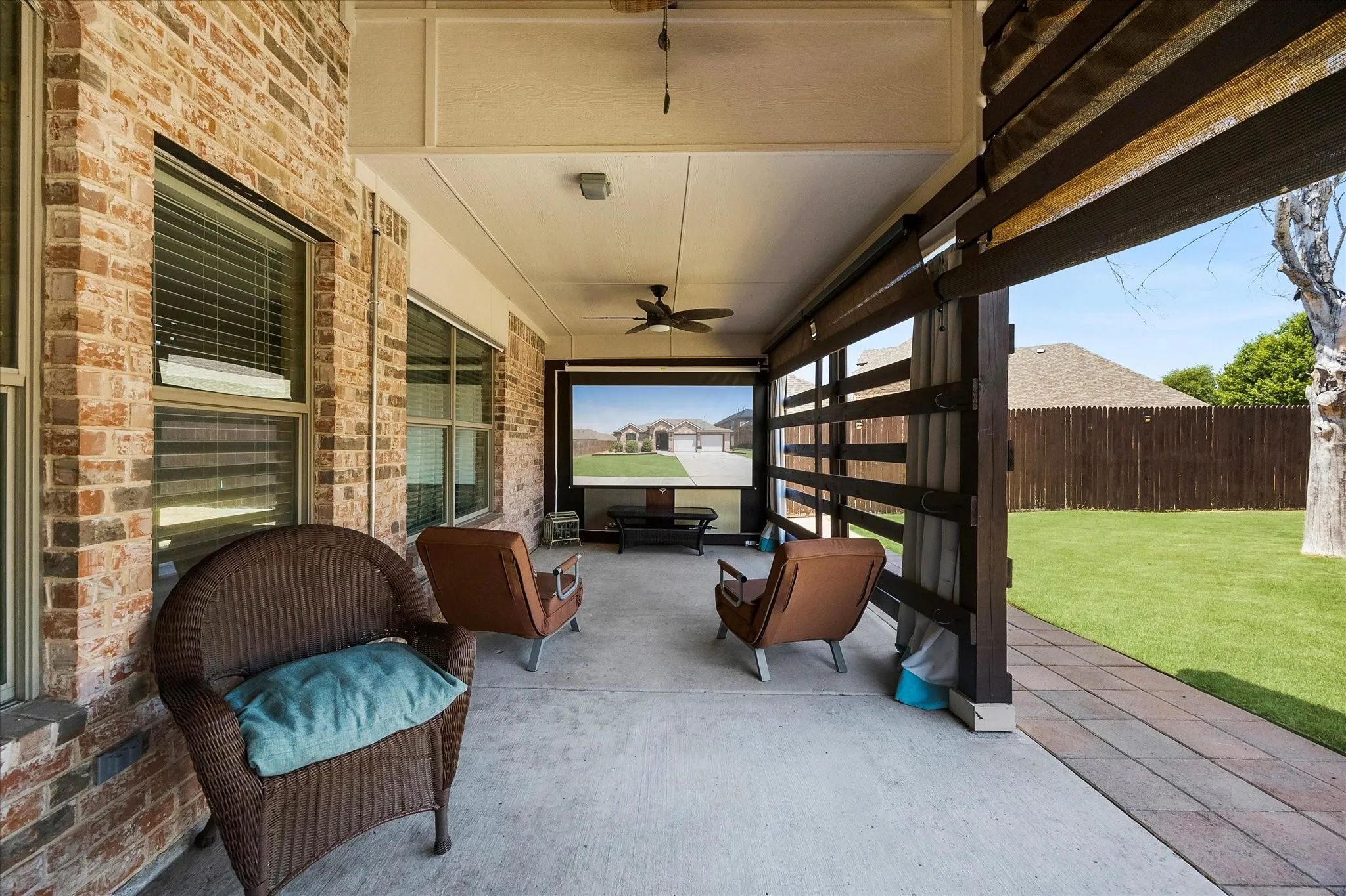 Single Family Residence For Sale in Rockwall County , 809 Cauble Drive, Fate, Texas 75087, 4 Bedroom, 3 Bathroom, 2 Garage spaces, 2,402 Sqft, built in 2005, mls#21358008, Real Estate Agent in Fate, Homes For Sale in Rockwall county, Homes For Sale in Fate, Realtor in Fate Texas, Real Estate Brokerage Independent Realty Texas, Luminita Cordes Realtor