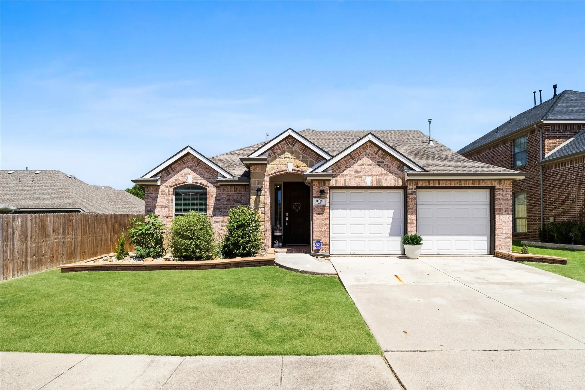 Single Family Residence For Sale in Rockwall County , 809 Cauble Drive, Fate, Texas 75087, 4 Bedroom, 3 Bathroom, 2 Garage spaces, 2,402 Sqft, built in 2005, mls#21358008, Real Estate Agent in Fate, Homes For Sale in Rockwall county, Homes For Sale in Fate, Realtor in Fate Texas, Real Estate Brokerage Independent Realty Texas, Luminita Cordes Realtor