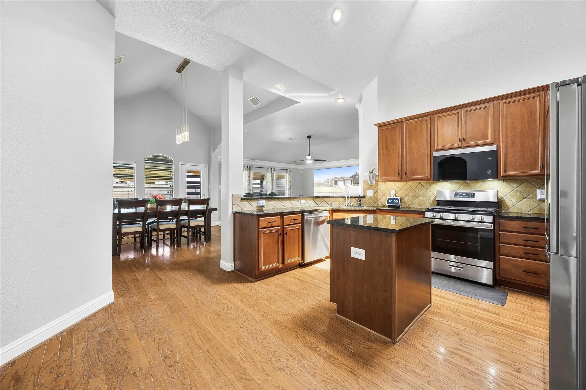 Single Family Residence For Sale in Rockwall County , 809 Cauble Drive, Fate, Texas 75087, 4 Bedroom, 3 Bathroom, 2 Garage spaces, 2,402 Sqft, built in 2005, mls#21358008, Real Estate Agent in Fate, Homes For Sale in Rockwall county, Homes For Sale in Fate, Realtor in Fate Texas, Real Estate Brokerage Independent Realty Texas, Luminita Cordes Realtor