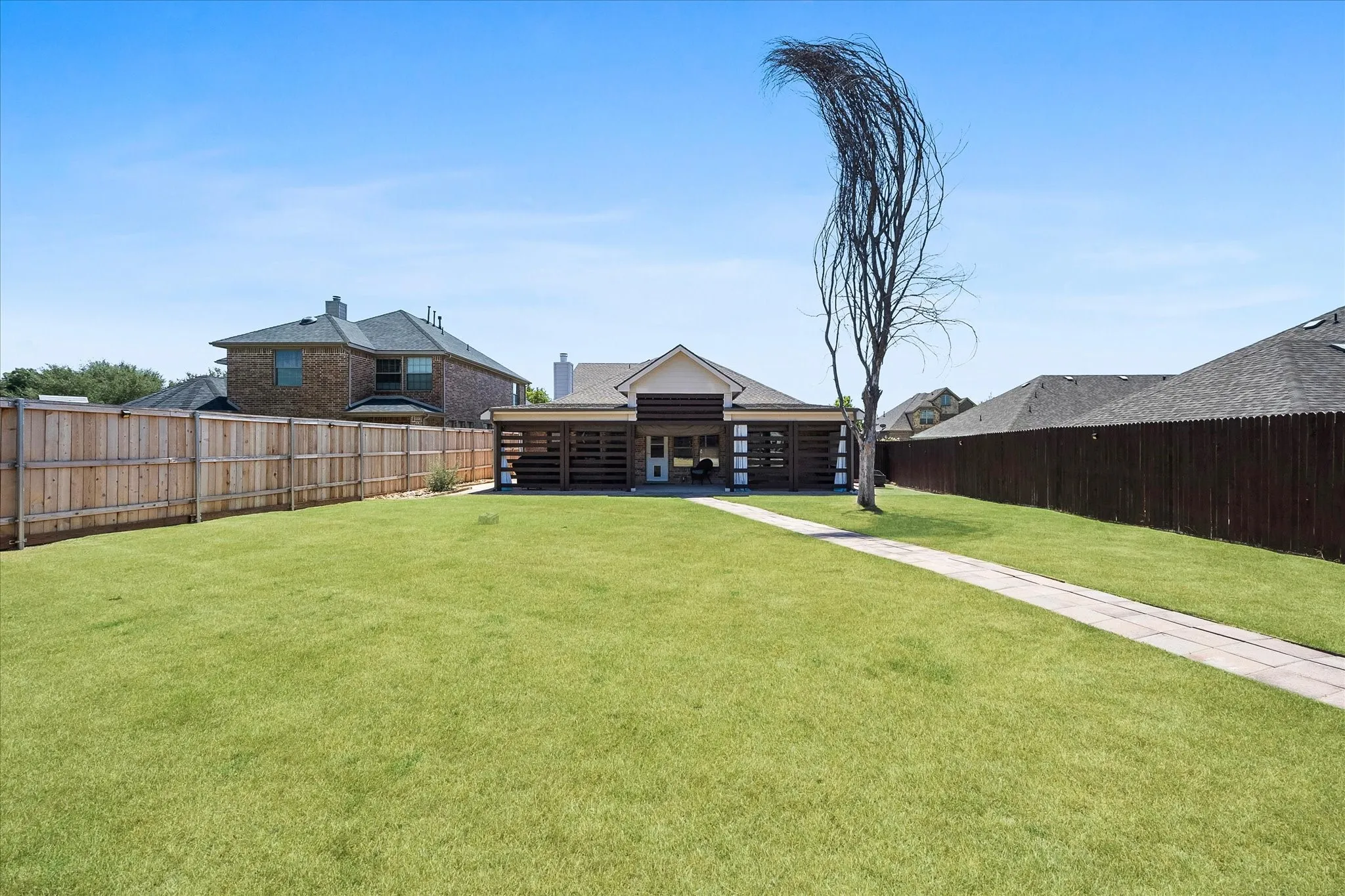 Single Family Residence For Sale in Rockwall County , 809 Cauble Drive, Fate, Texas 75087, 4 Bedroom, 3 Bathroom, 2 Garage spaces, 2,402 Sqft, built in 2005, mls#21358008, Real Estate Agent in Fate, Homes For Sale in Rockwall county, Homes For Sale in Fate, Realtor in Fate Texas, Real Estate Brokerage Independent Realty Texas, Luminita Cordes Realtor