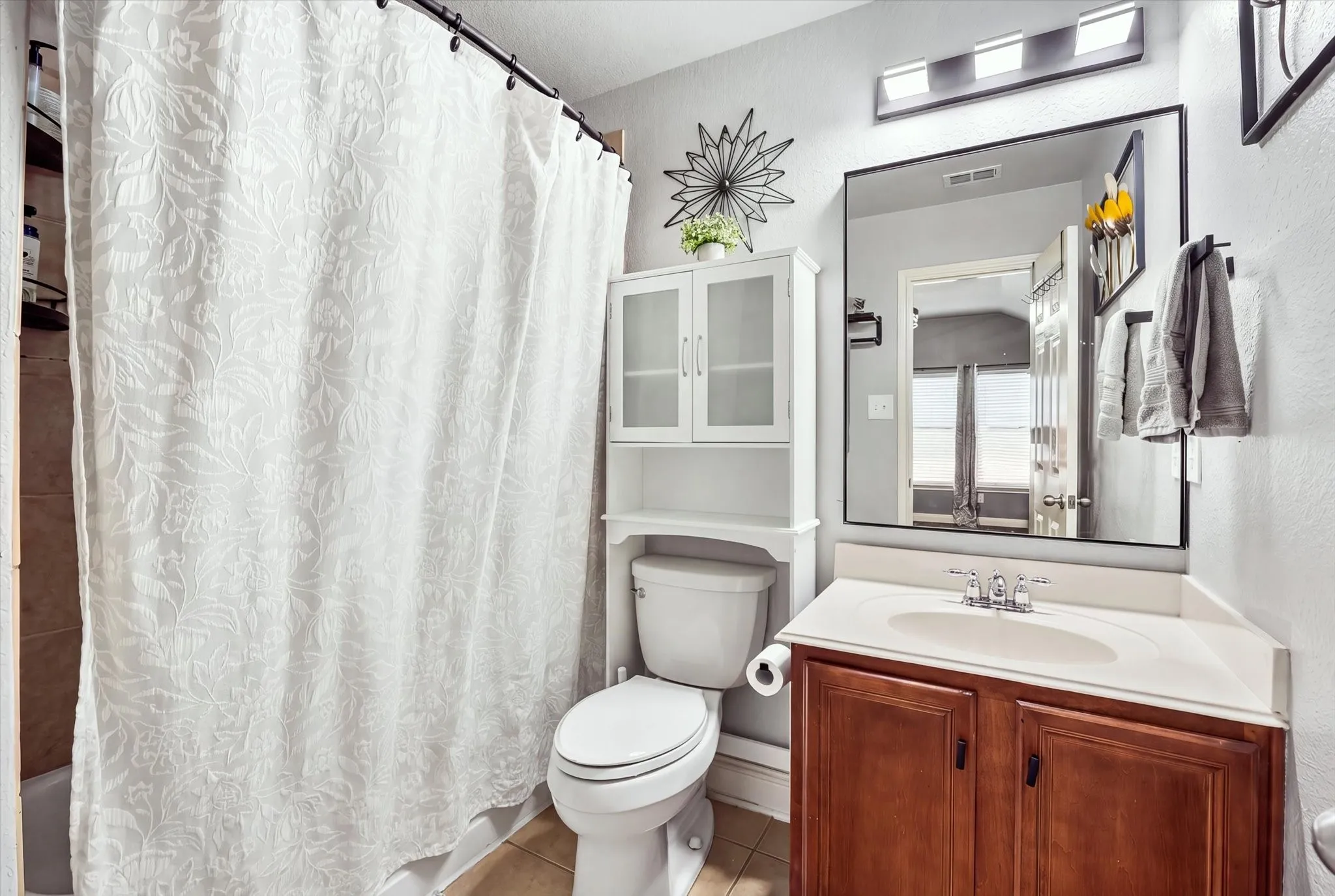 Single Family Residence For Sale in Rockwall County , 809 Cauble Drive, Fate, Texas 75087, 4 Bedroom, 3 Bathroom, 2 Garage spaces, 2,402 Sqft, built in 2005, mls#21358008, Real Estate Agent in Fate, Homes For Sale in Rockwall county, Homes For Sale in Fate, Realtor in Fate Texas, Real Estate Brokerage Independent Realty Texas, Luminita Cordes Realtor
