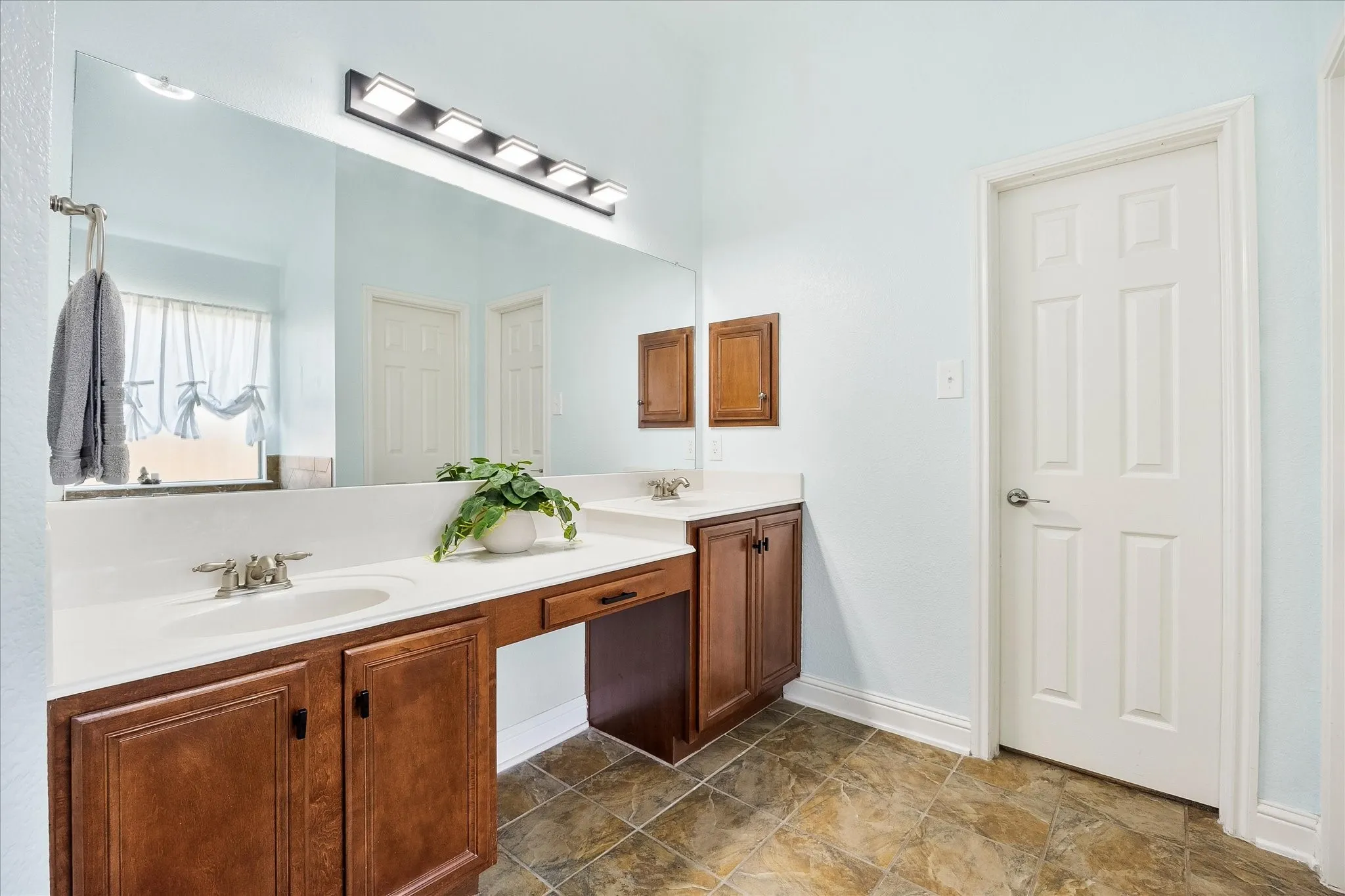 Single Family Residence For Sale in Rockwall County , 809 Cauble Drive, Fate, Texas 75087, 4 Bedroom, 3 Bathroom, 2 Garage spaces, 2,402 Sqft, built in 2005, mls#21358008, Real Estate Agent in Fate, Homes For Sale in Rockwall county, Homes For Sale in Fate, Realtor in Fate Texas, Real Estate Brokerage Independent Realty Texas, Luminita Cordes Realtor
