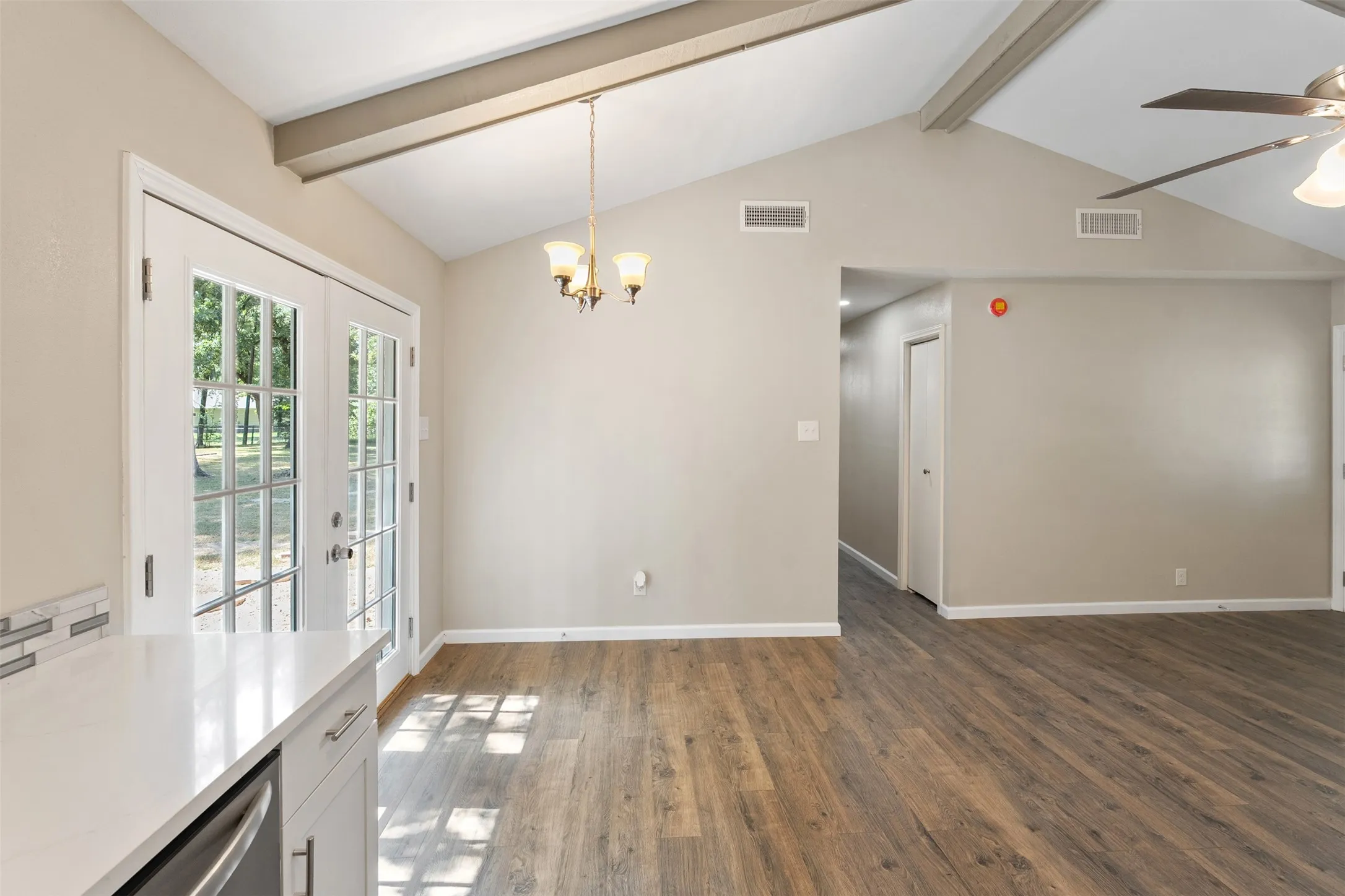 Single Family Residence For Sale in Henderson County , 110 Meadowood Road, Enchanted Oaks, Texas 75156, 3 Bedroom, 2 Bathroom, 2 Garage spaces, 1,100 Sqft, built in 1973, mls#21357712, Real Estate Agent in Enchanted Oaks, Homes For Sale in Henderson county, Homes For Sale in Enchanted Oaks, Realtor in Enchanted Oaks Texas, Real Estate Brokerage Independent Realty Texas, Luminita Cordes Realtor