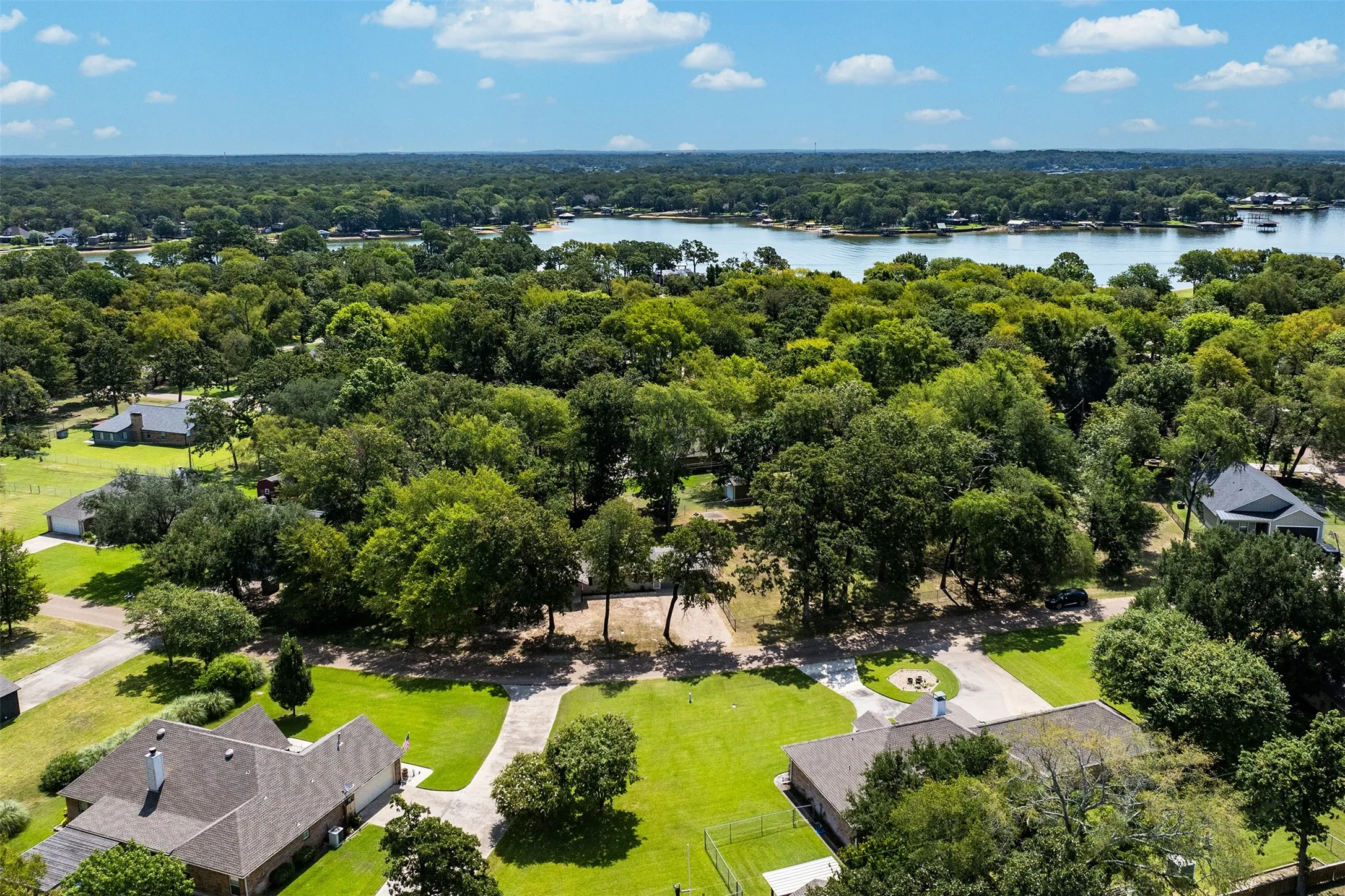 Single Family Residence For Sale in Henderson County , 110 Meadowood Road, Enchanted Oaks, Texas 75156, 3 Bedroom, 2 Bathroom, 2 Garage spaces, 1,100 Sqft, built in 1973, mls#21357712, Real Estate Agent in Enchanted Oaks, Homes For Sale in Henderson county, Homes For Sale in Enchanted Oaks, Realtor in Enchanted Oaks Texas, Real Estate Brokerage Independent Realty Texas, Luminita Cordes Realtor