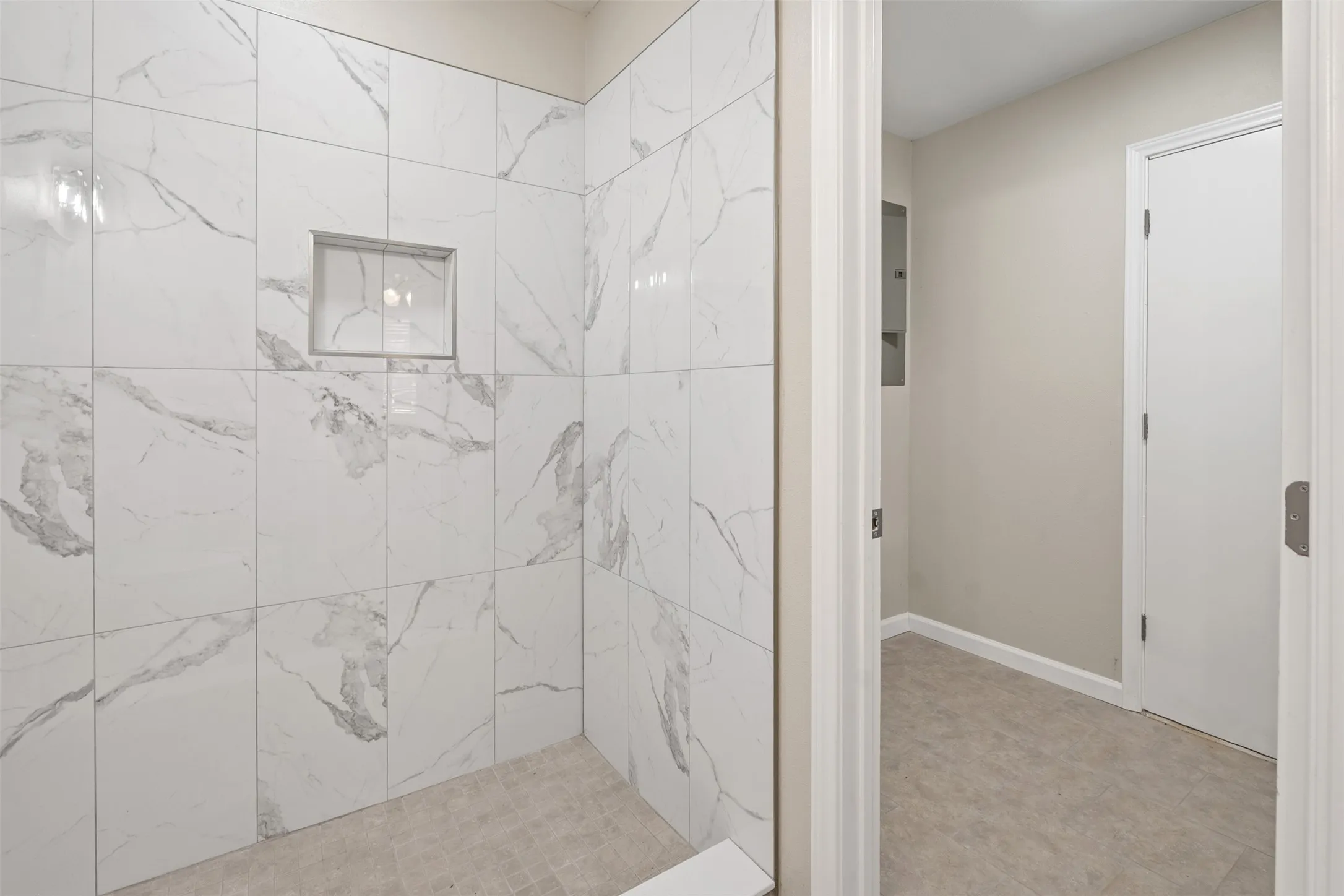 Single Family Residence For Sale in Henderson County , 110 Meadowood Road, Enchanted Oaks, Texas 75156, 3 Bedroom, 2 Bathroom, 2 Garage spaces, 1,100 Sqft, built in 1973, mls#21357712, Real Estate Agent in Enchanted Oaks, Homes For Sale in Henderson county, Homes For Sale in Enchanted Oaks, Realtor in Enchanted Oaks Texas, Real Estate Brokerage Independent Realty Texas, Luminita Cordes Realtor