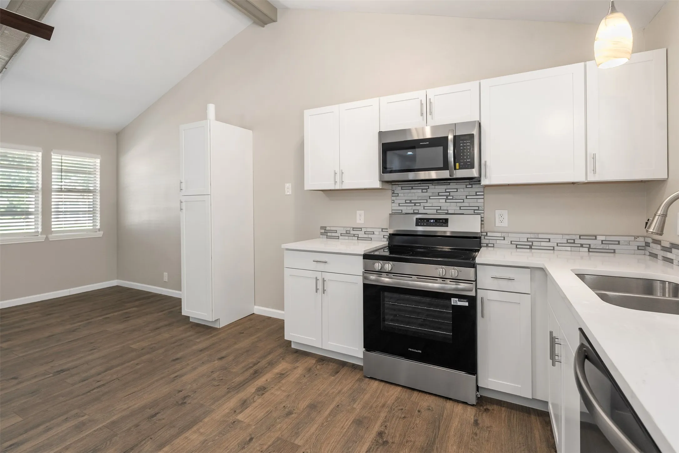 Single Family Residence For Sale in Henderson County , 110 Meadowood Road, Enchanted Oaks, Texas 75156, 3 Bedroom, 2 Bathroom, 2 Garage spaces, 1,100 Sqft, built in 1973, mls#21357712, Real Estate Agent in Enchanted Oaks, Homes For Sale in Henderson county, Homes For Sale in Enchanted Oaks, Realtor in Enchanted Oaks Texas, Real Estate Brokerage Independent Realty Texas, Luminita Cordes Realtor