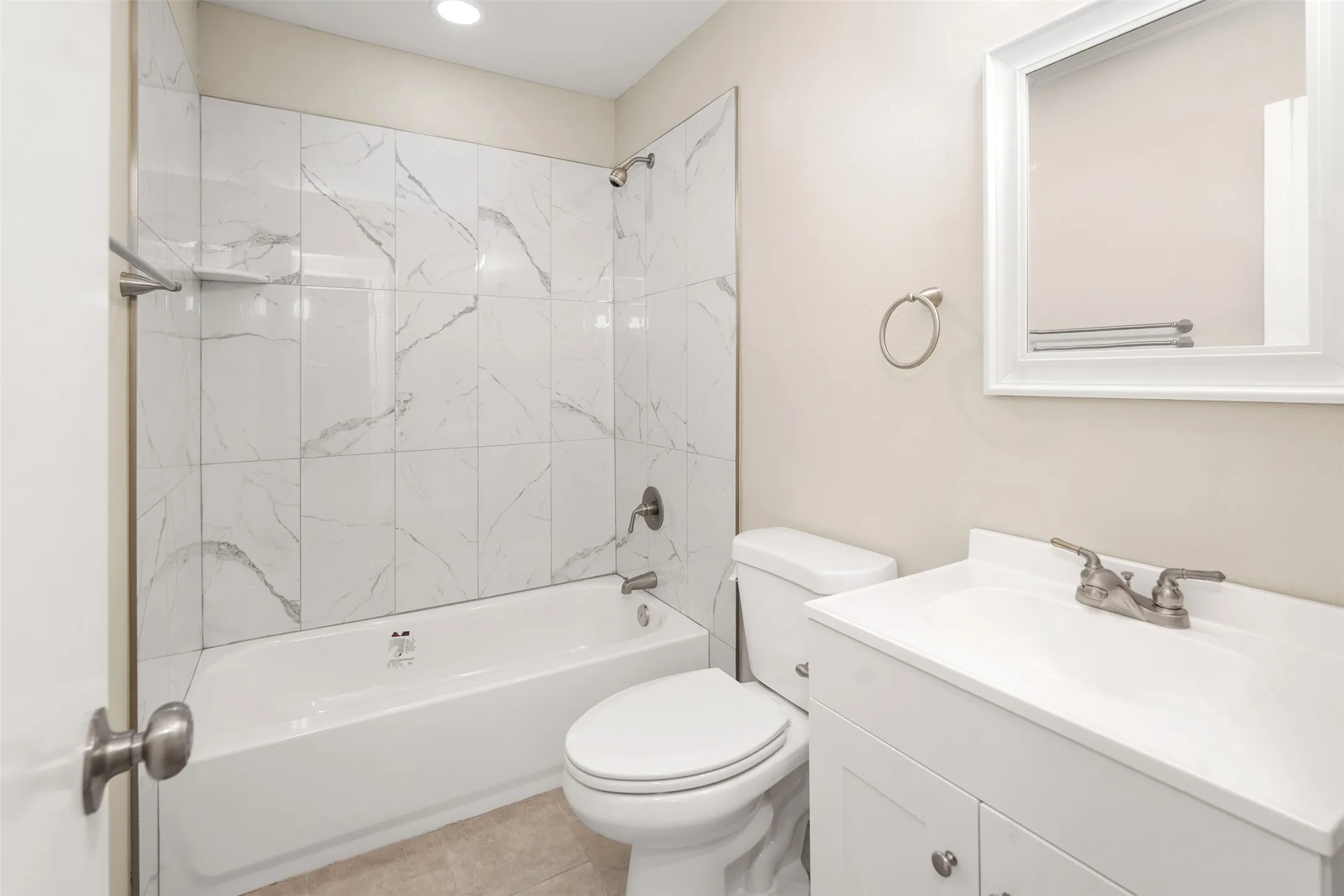 Single Family Residence For Sale in Henderson County , 110 Meadowood Road, Enchanted Oaks, Texas 75156, 3 Bedroom, 2 Bathroom, 2 Garage spaces, 1,100 Sqft, built in 1973, mls#21357712, Real Estate Agent in Enchanted Oaks, Homes For Sale in Henderson county, Homes For Sale in Enchanted Oaks, Realtor in Enchanted Oaks Texas, Real Estate Brokerage Independent Realty Texas, Luminita Cordes Realtor