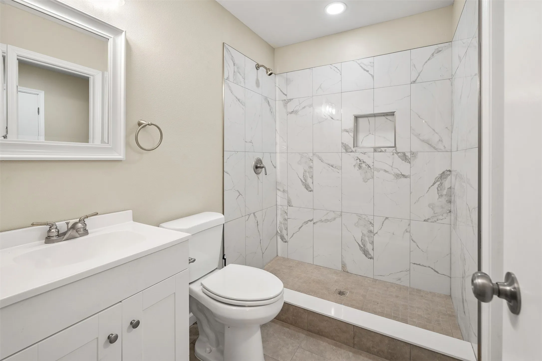 Single Family Residence For Sale in Henderson County , 110 Meadowood Road, Enchanted Oaks, Texas 75156, 3 Bedroom, 2 Bathroom, 2 Garage spaces, 1,100 Sqft, built in 1973, mls#21357712, Real Estate Agent in Enchanted Oaks, Homes For Sale in Henderson county, Homes For Sale in Enchanted Oaks, Realtor in Enchanted Oaks Texas, Real Estate Brokerage Independent Realty Texas, Luminita Cordes Realtor