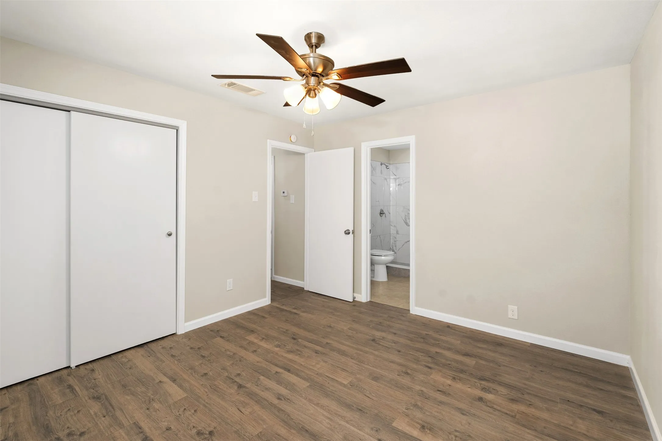 Single Family Residence For Sale in Henderson County , 110 Meadowood Road, Enchanted Oaks, Texas 75156, 3 Bedroom, 2 Bathroom, 2 Garage spaces, 1,100 Sqft, built in 1973, mls#21357712, Real Estate Agent in Enchanted Oaks, Homes For Sale in Henderson county, Homes For Sale in Enchanted Oaks, Realtor in Enchanted Oaks Texas, Real Estate Brokerage Independent Realty Texas, Luminita Cordes Realtor