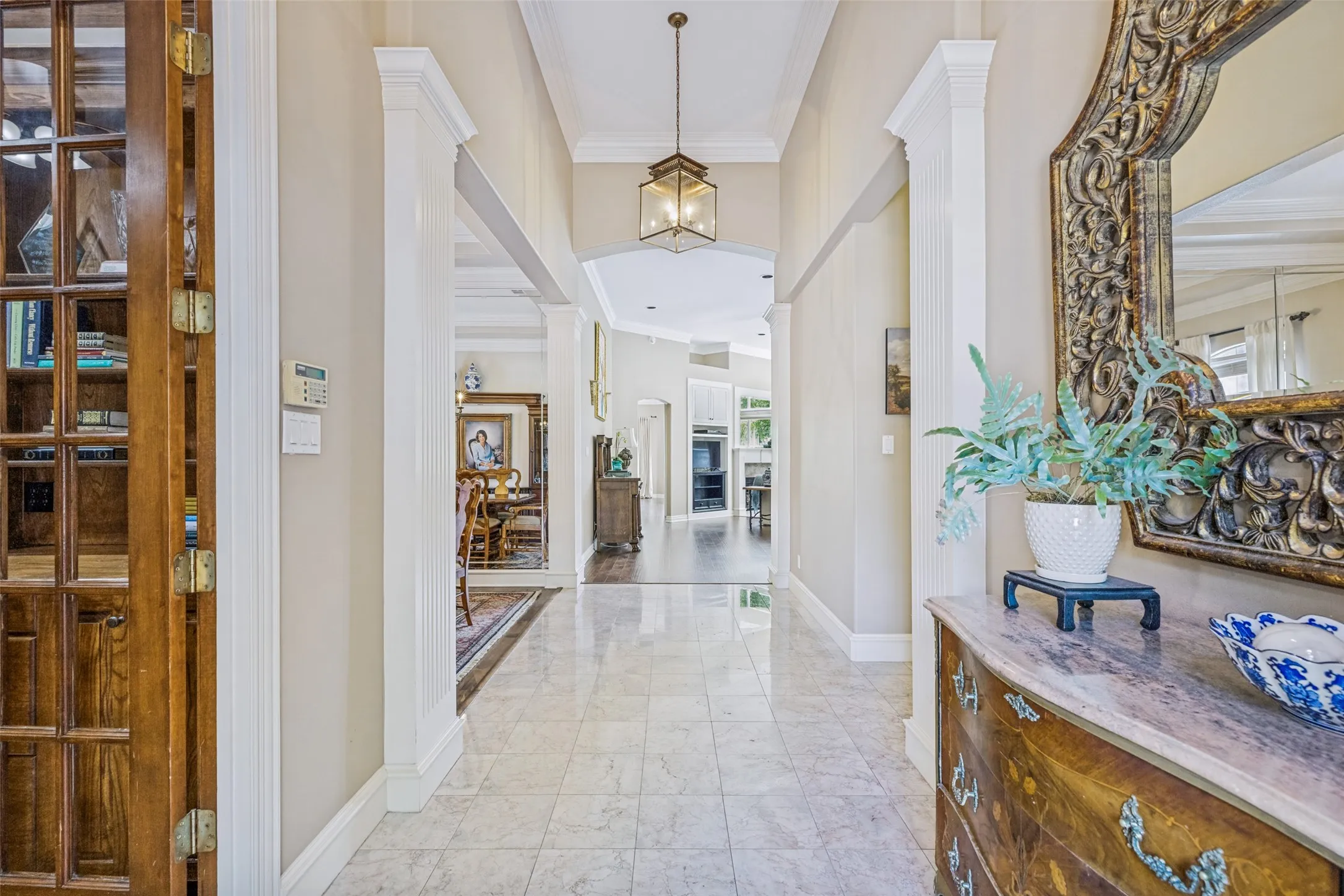 Nice wide entry welcomes you with open arms!