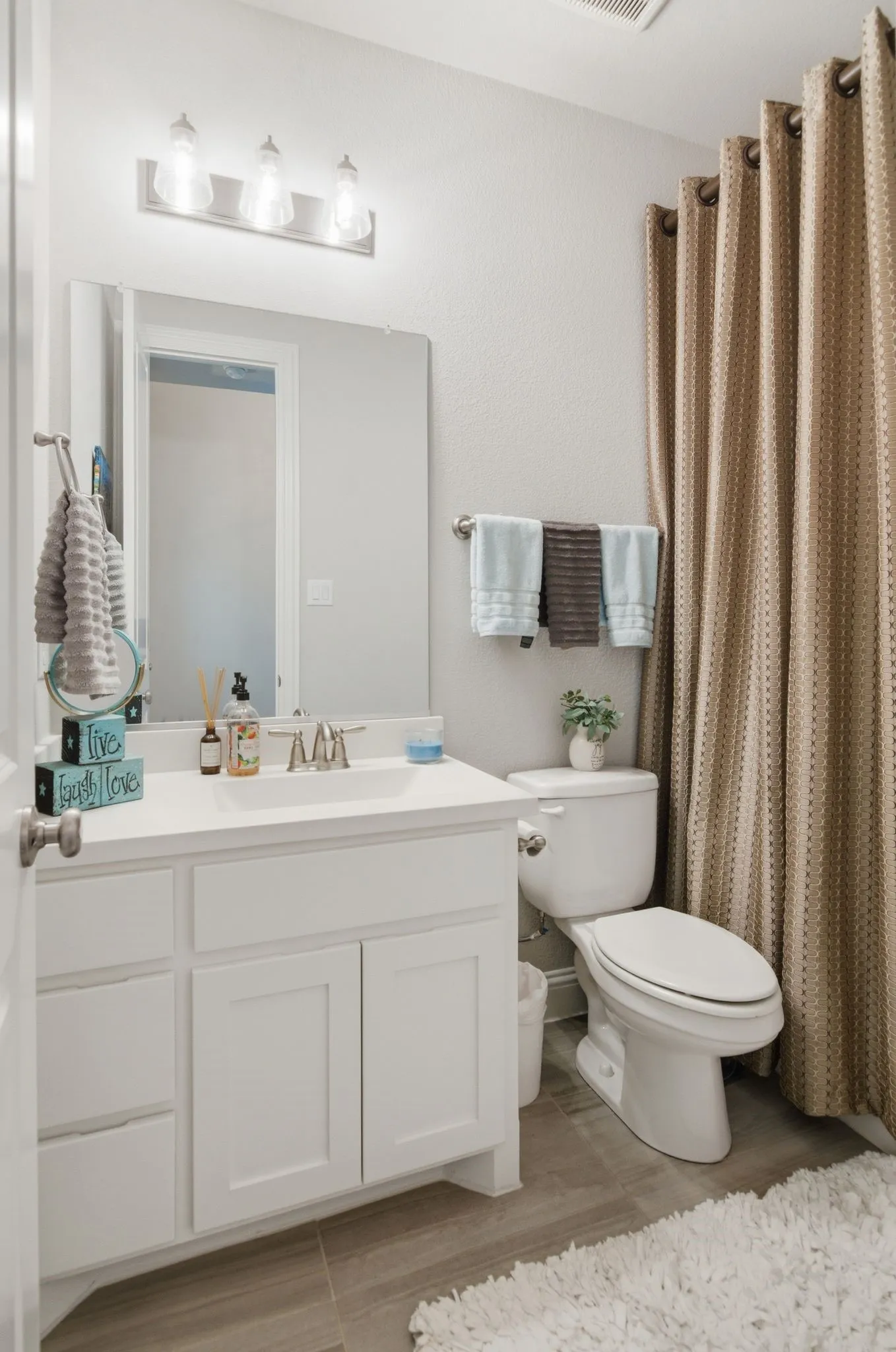 Single Family Residence For Sale in Denton County , 1605 Lavender Lane, Argyle, Texas 76226, 4 Bedroom, 3 Bathroom, 2 Garage spaces, 2,248 Sqft, built in 2020, mls#21356483, Real Estate Agent in Argyle, Homes For Sale in Denton county, Homes For Sale in Argyle, Realtor in Argyle Texas, Real Estate Brokerage Independent Realty Texas, Luminita Cordes Realtor