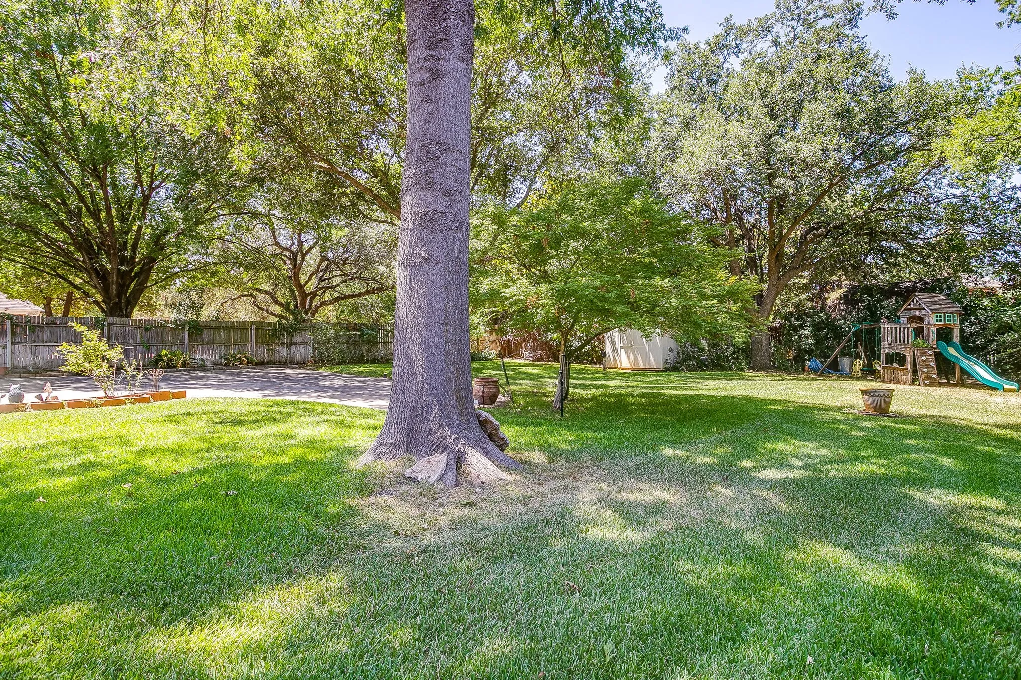 Single Family Residence For Sale in Tarrant County , 412 Inland Circle, Azle, Texas 76020, 3 Bedroom, 2 Bathroom, 2 Garage spaces, 1,950 Sqft, built in 1988, mls#21356794, Real Estate Agent in Azle, Homes For Sale in Tarrant county, Homes For Sale in Azle, Realtor in Azle Texas, Real Estate Brokerage Independent Realty Texas, Luminita Cordes Realtor