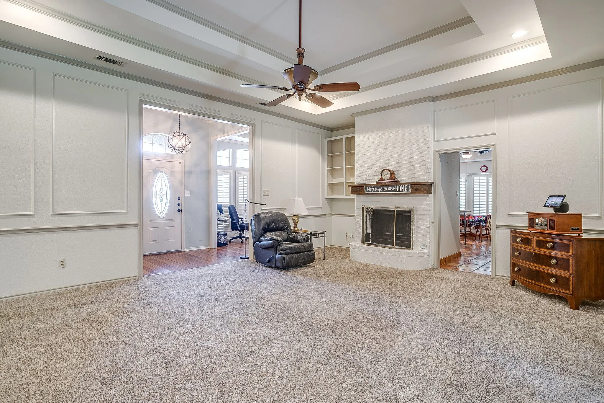 Single Family Residence For Sale in Tarrant County , 412 Inland Circle, Azle, Texas 76020, 3 Bedroom, 2 Bathroom, 2 Garage spaces, 1,950 Sqft, built in 1988, mls#21356794, Real Estate Agent in Azle, Homes For Sale in Tarrant county, Homes For Sale in Azle, Realtor in Azle Texas, Real Estate Brokerage Independent Realty Texas, Luminita Cordes Realtor