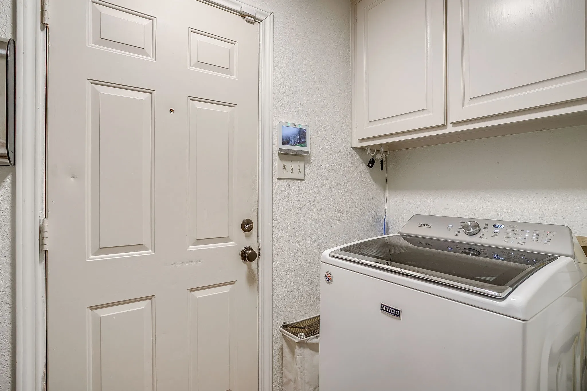 Single Family Residence For Sale in Tarrant County , 412 Inland Circle, Azle, Texas 76020, 3 Bedroom, 2 Bathroom, 2 Garage spaces, 1,950 Sqft, built in 1988, mls#21356794, Real Estate Agent in Azle, Homes For Sale in Tarrant county, Homes For Sale in Azle, Realtor in Azle Texas, Real Estate Brokerage Independent Realty Texas, Luminita Cordes Realtor