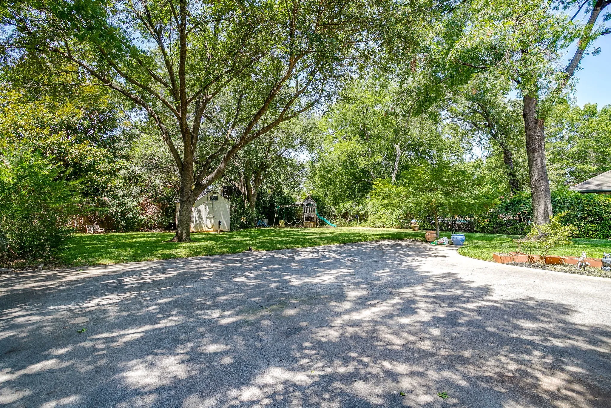 Single Family Residence For Sale in Tarrant County , 412 Inland Circle, Azle, Texas 76020, 3 Bedroom, 2 Bathroom, 2 Garage spaces, 1,950 Sqft, built in 1988, mls#21356794, Real Estate Agent in Azle, Homes For Sale in Tarrant county, Homes For Sale in Azle, Realtor in Azle Texas, Real Estate Brokerage Independent Realty Texas, Luminita Cordes Realtor