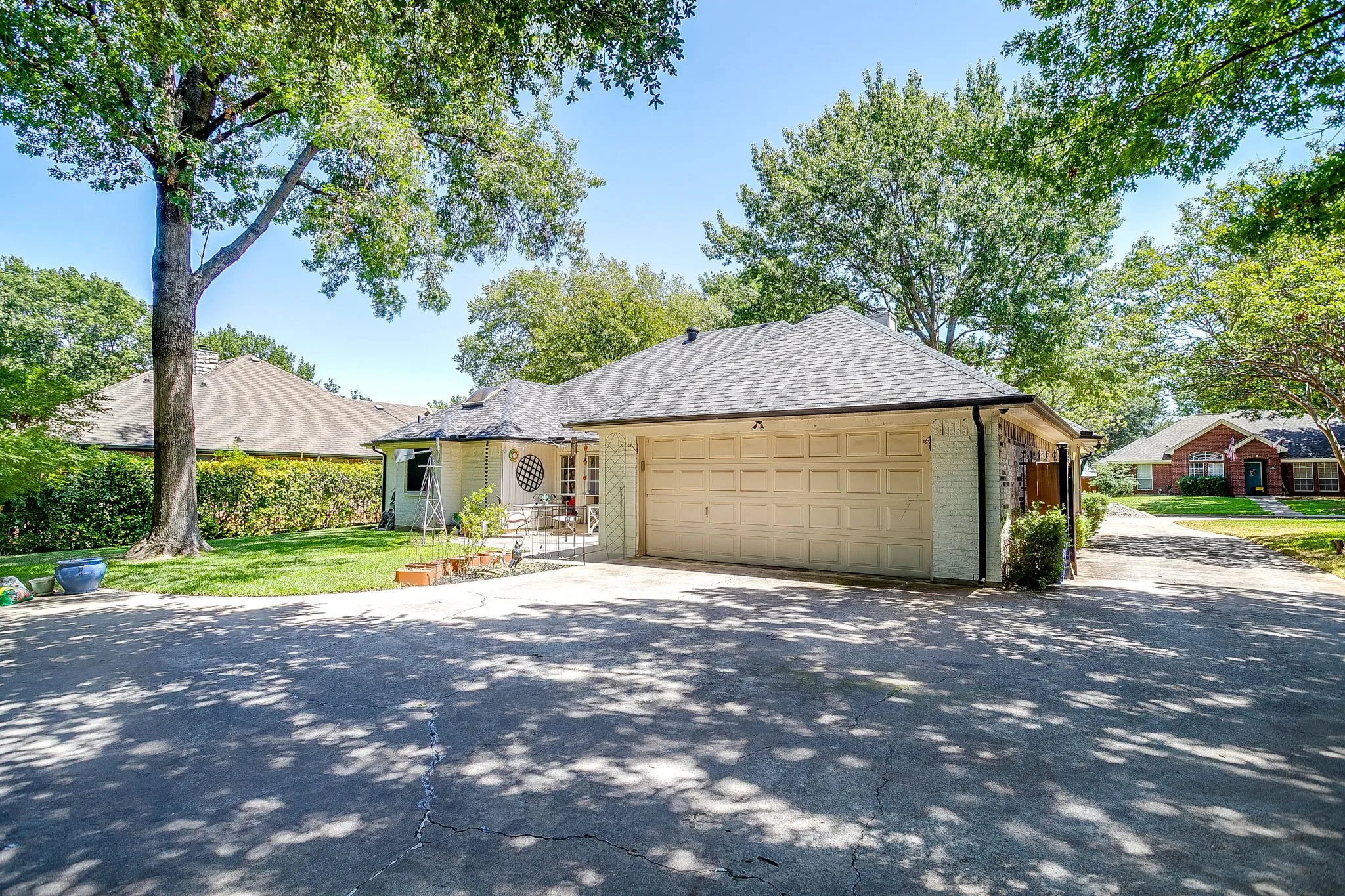 Single Family Residence For Sale in Tarrant County , 412 Inland Circle, Azle, Texas 76020, 3 Bedroom, 2 Bathroom, 2 Garage spaces, 1,950 Sqft, built in 1988, mls#21356794, Real Estate Agent in Azle, Homes For Sale in Tarrant county, Homes For Sale in Azle, Realtor in Azle Texas, Real Estate Brokerage Independent Realty Texas, Luminita Cordes Realtor