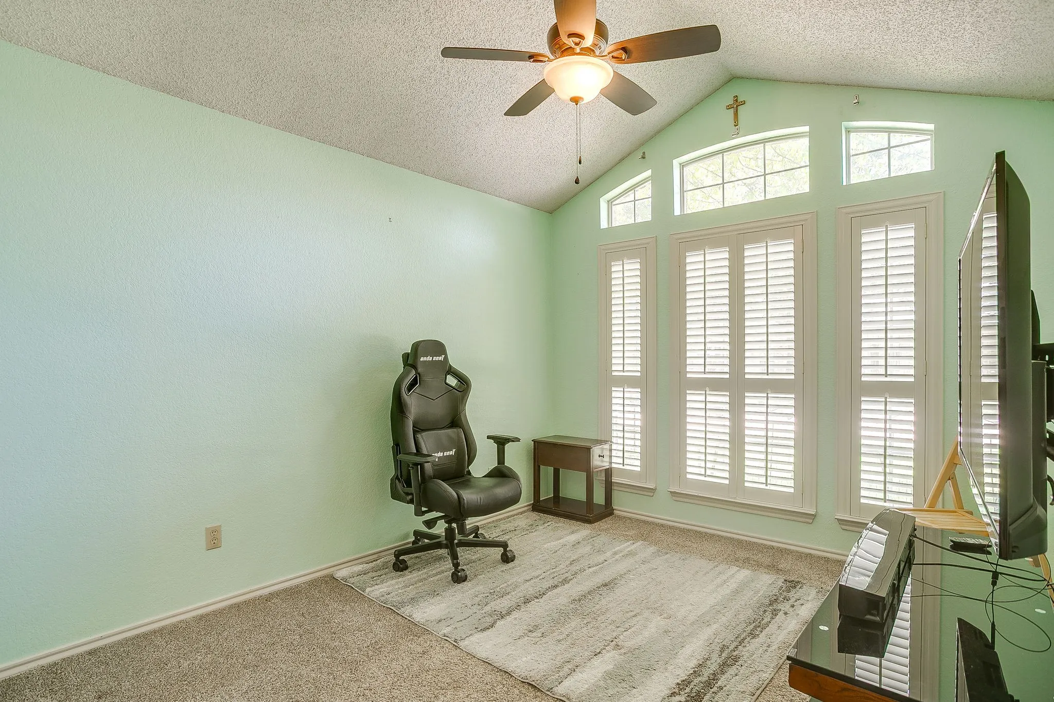 Single Family Residence For Sale in Tarrant County , 412 Inland Circle, Azle, Texas 76020, 3 Bedroom, 2 Bathroom, 2 Garage spaces, 1,950 Sqft, built in 1988, mls#21356794, Real Estate Agent in Azle, Homes For Sale in Tarrant county, Homes For Sale in Azle, Realtor in Azle Texas, Real Estate Brokerage Independent Realty Texas, Luminita Cordes Realtor