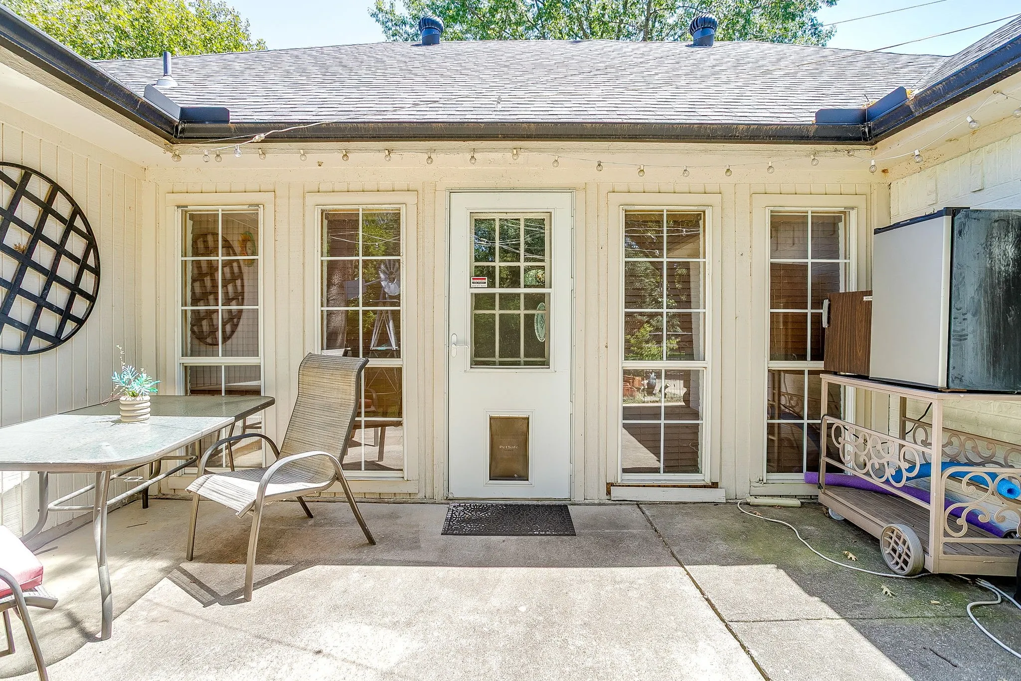Single Family Residence For Sale in Tarrant County , 412 Inland Circle, Azle, Texas 76020, 3 Bedroom, 2 Bathroom, 2 Garage spaces, 1,950 Sqft, built in 1988, mls#21356794, Real Estate Agent in Azle, Homes For Sale in Tarrant county, Homes For Sale in Azle, Realtor in Azle Texas, Real Estate Brokerage Independent Realty Texas, Luminita Cordes Realtor