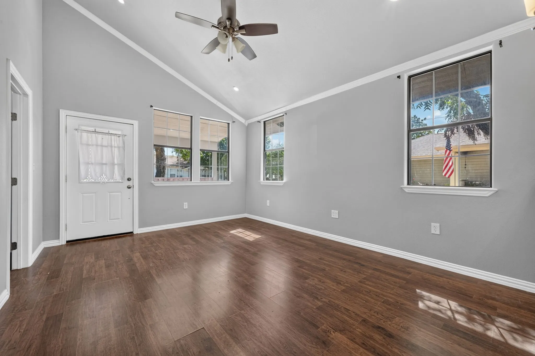 Single Family Residence For Sale in Parker County , 1210 Elmira Street, Weatherford, Texas 76086, 3 Bedroom, 1 Bathroom, Garage spaces, 1,166 Sqft, built in 1960, mls#21359407, Real Estate Agent in Weatherford, Homes For Sale in Parker county, Homes For Sale in Weatherford, Realtor in Weatherford Texas, Real Estate Brokerage Independent Realty Texas, Luminita Cordes Realtor