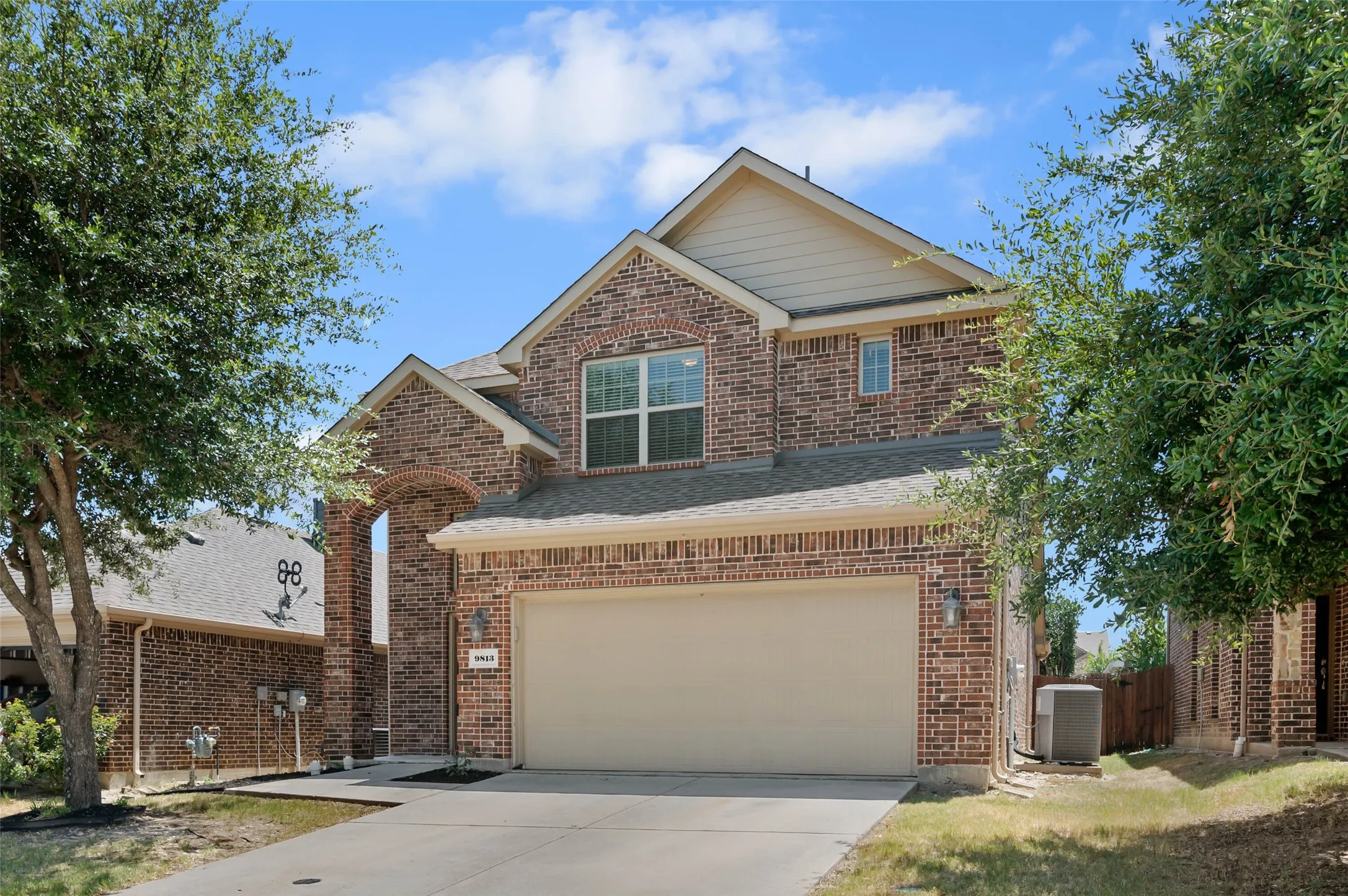 Single Family Residence For Sale in Collin County , 9813 Cottontail Lane, Mc Kinney, Texas 75071, 3 Bedroom, 3 Bathroom, 2 Garage spaces, 2,213 Sqft, built in 2015, mls#21352286, Real Estate Agent in Mc Kinney, Homes For Sale in Collin county, Homes For Sale in Mc Kinney, Realtor in Mc Kinney Texas, Real Estate Brokerage Independent Realty Texas, Luminita Cordes Realtor