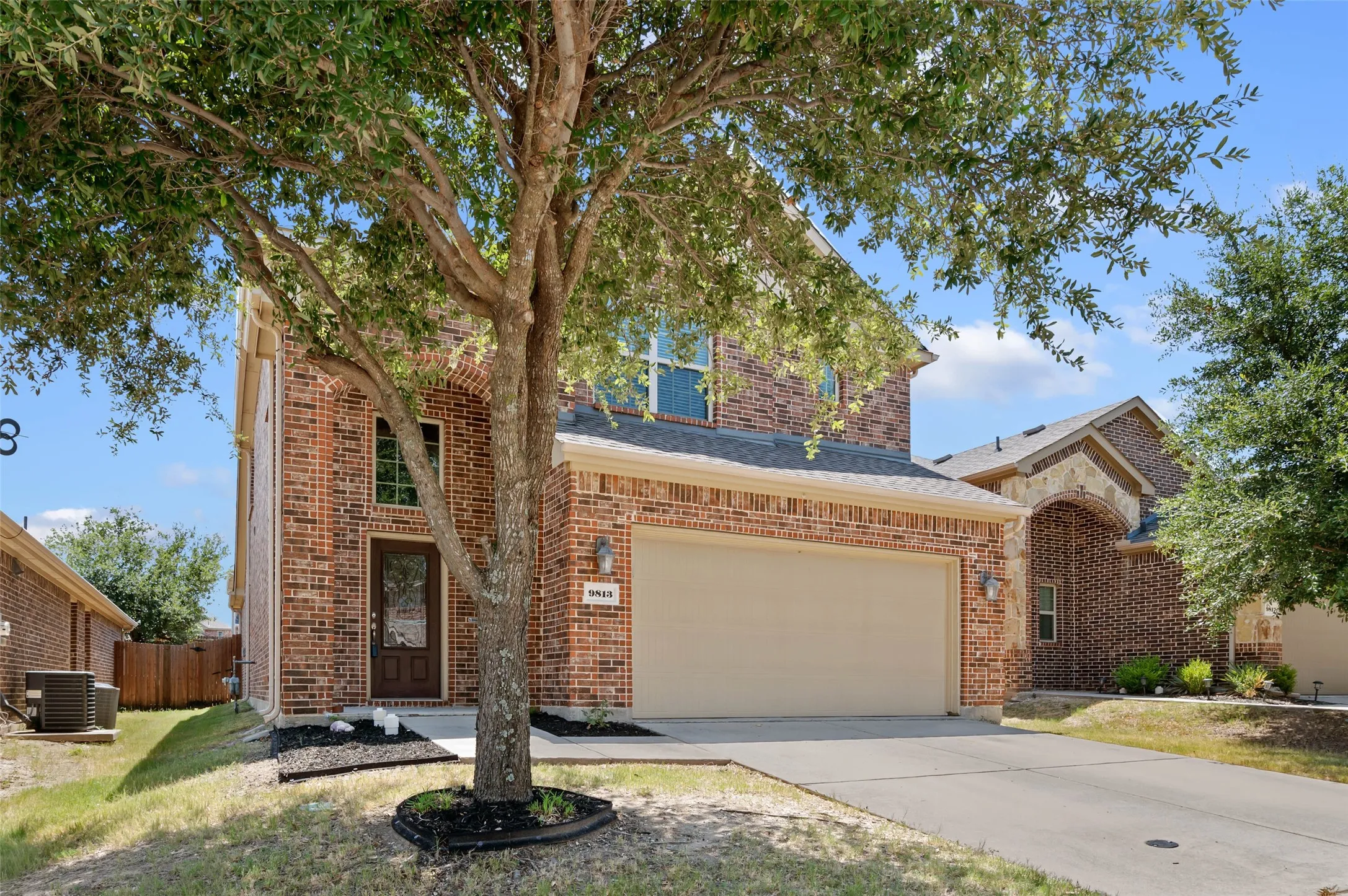 Single Family Residence For Sale in Collin County , 9813 Cottontail Lane, Mc Kinney, Texas 75071, 3 Bedroom, 3 Bathroom, 2 Garage spaces, 2,213 Sqft, built in 2015, mls#21352286, Real Estate Agent in Mc Kinney, Homes For Sale in Collin county, Homes For Sale in Mc Kinney, Realtor in Mc Kinney Texas, Real Estate Brokerage Independent Realty Texas, Luminita Cordes Realtor