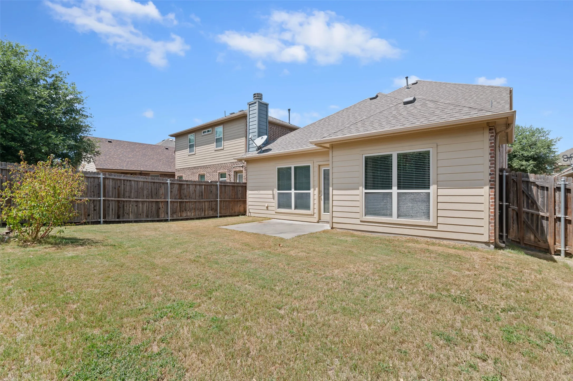 Single Family Residence For Sale in Collin County , 9813 Cottontail Lane, Mc Kinney, Texas 75071, 3 Bedroom, 3 Bathroom, 2 Garage spaces, 2,213 Sqft, built in 2015, mls#21352286, Real Estate Agent in Mc Kinney, Homes For Sale in Collin county, Homes For Sale in Mc Kinney, Realtor in Mc Kinney Texas, Real Estate Brokerage Independent Realty Texas, Luminita Cordes Realtor