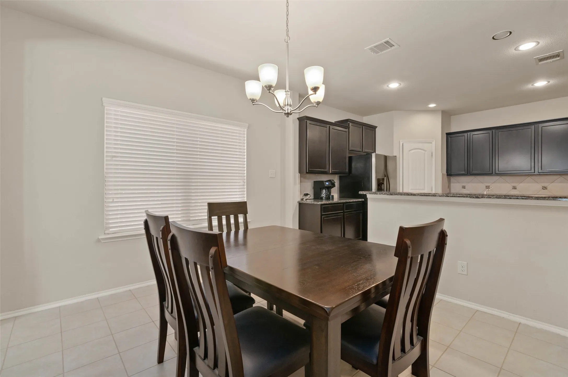 Single Family Residence For Sale in Collin County , 9813 Cottontail Lane, Mc Kinney, Texas 75071, 3 Bedroom, 3 Bathroom, 2 Garage spaces, 2,213 Sqft, built in 2015, mls#21352286, Real Estate Agent in Mc Kinney, Homes For Sale in Collin county, Homes For Sale in Mc Kinney, Realtor in Mc Kinney Texas, Real Estate Brokerage Independent Realty Texas, Luminita Cordes Realtor