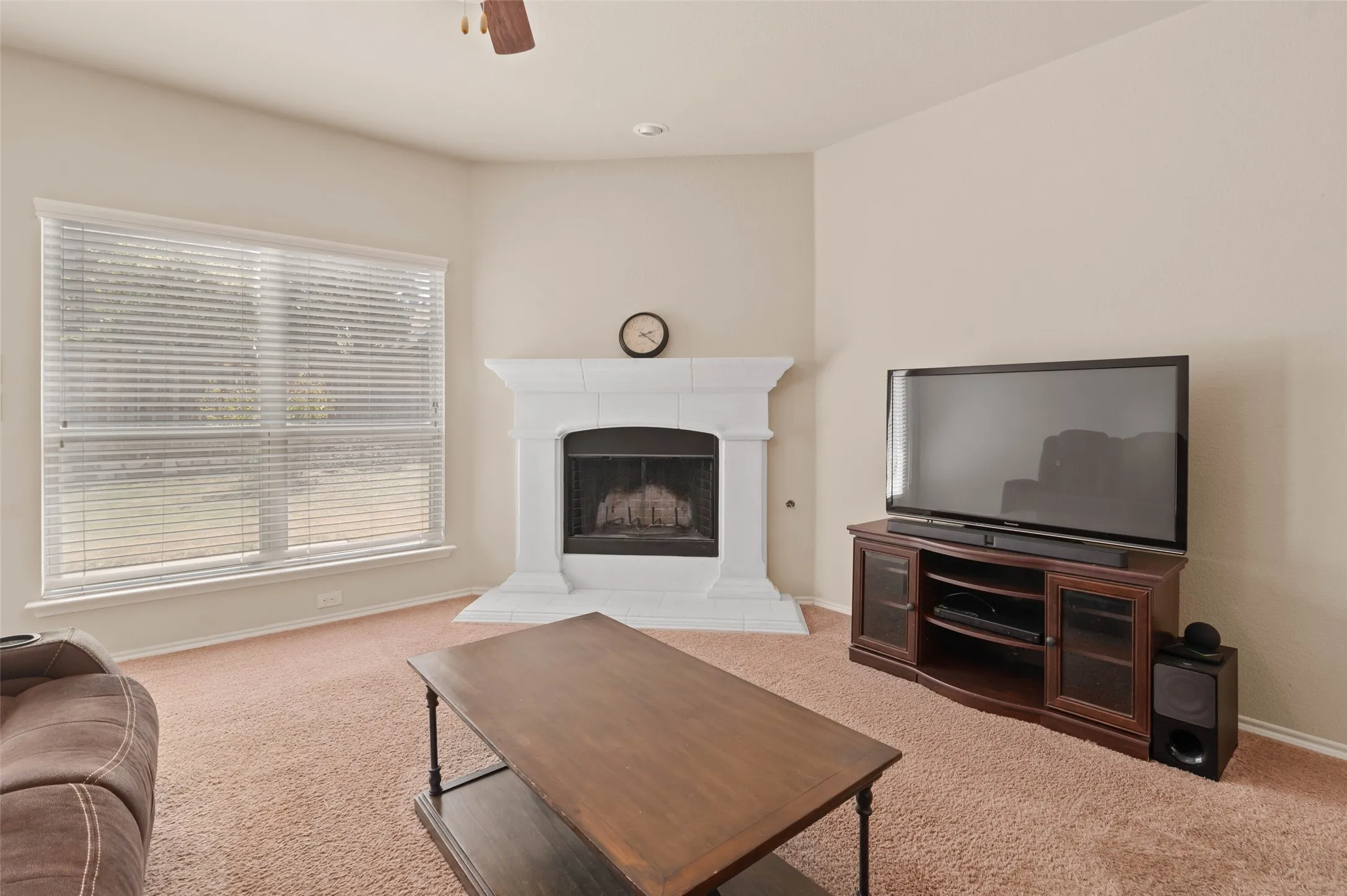 Single Family Residence For Sale in Collin County , 9813 Cottontail Lane, Mc Kinney, Texas 75071, 3 Bedroom, 3 Bathroom, 2 Garage spaces, 2,213 Sqft, built in 2015, mls#21352286, Real Estate Agent in Mc Kinney, Homes For Sale in Collin county, Homes For Sale in Mc Kinney, Realtor in Mc Kinney Texas, Real Estate Brokerage Independent Realty Texas, Luminita Cordes Realtor