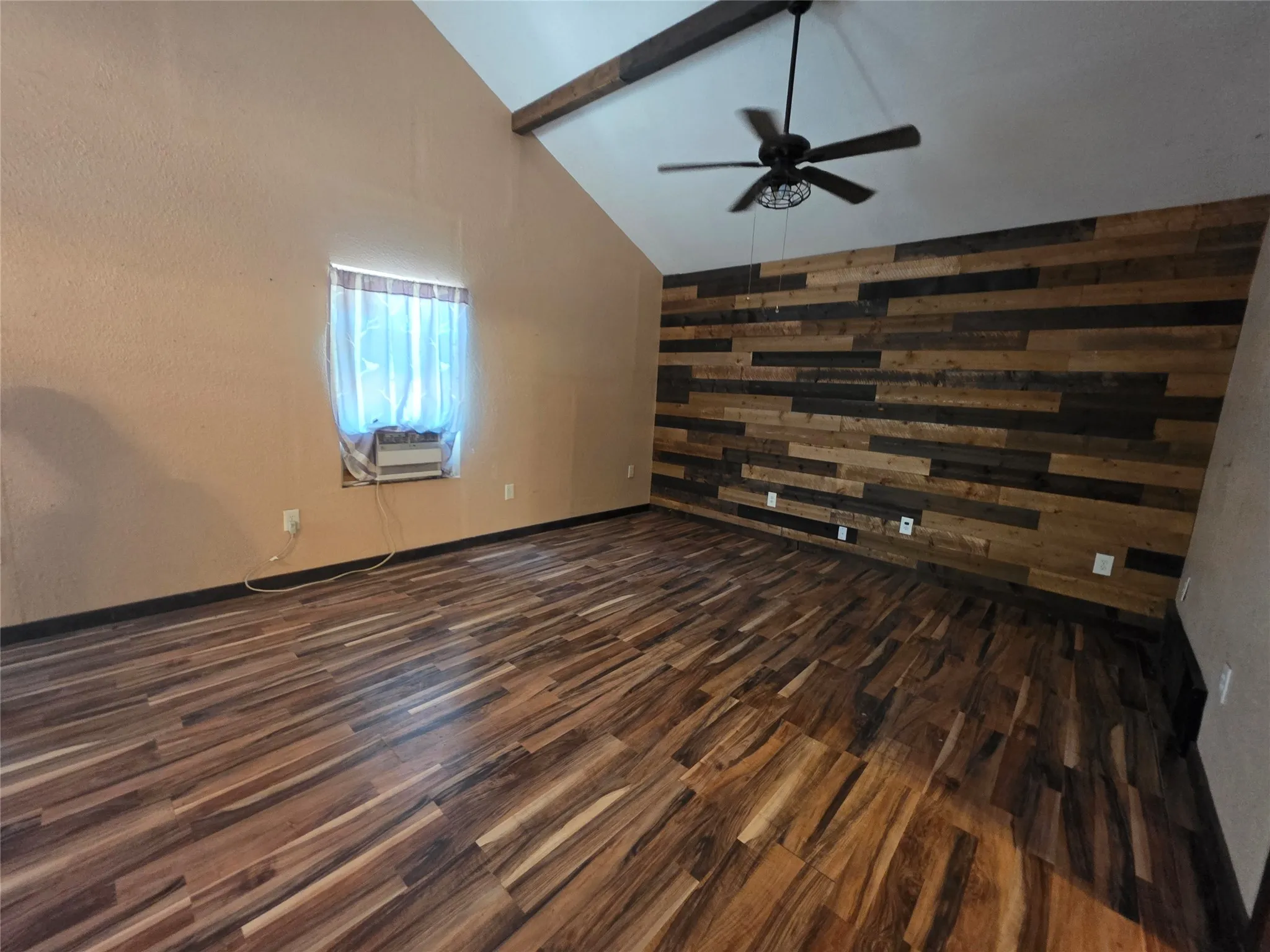 Single Family Residence For Sale in Hill County , 135 Giant Cedar Drive, Whitney, Texas 76692, 1 Bedroom, 1 Bathroom, Garage spaces, 1,608 Sqft, built in 0, mls#21357725, Real Estate Agent in Whitney, Homes For Sale in Hill county, Homes For Sale in Whitney, Realtor in Whitney Texas, Real Estate Brokerage Independent Realty Texas, Luminita Cordes Realtor