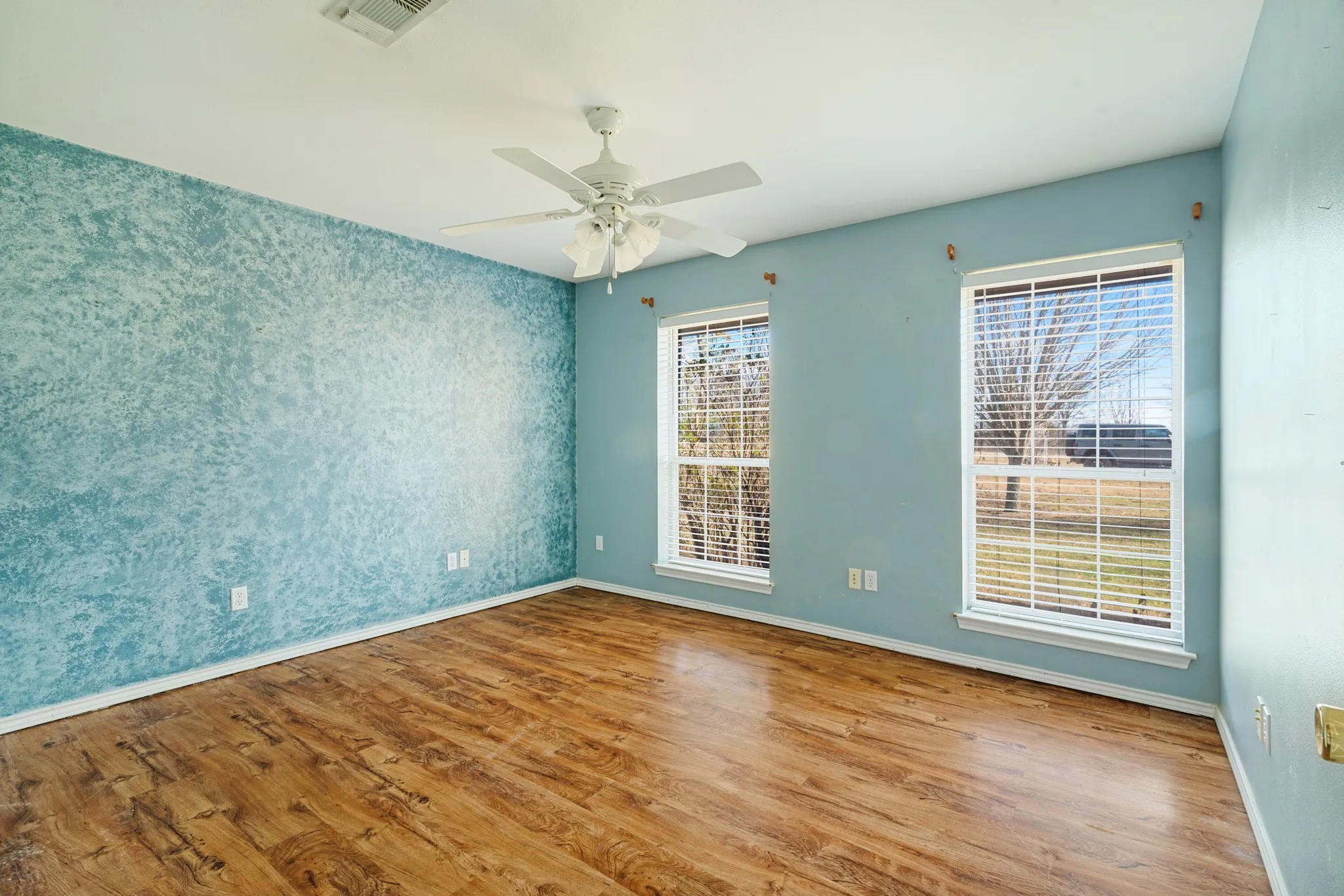 Single Family Residence For Sale in Lamar County , 3754 County Road 11300, Paris, Texas 75462, 3 Bedroom, 2 Bathroom, Garage spaces, 2,042 Sqft, built in 0, Price $344,900, mls#21359409, Real Estate Agent in Paris, Homes For Sale in Lamar county, Homes For Sale in Paris, Realtor in Paris Texas, Real Estate Brokerage Independent Realty Texas, Luminita Cordes Realtor