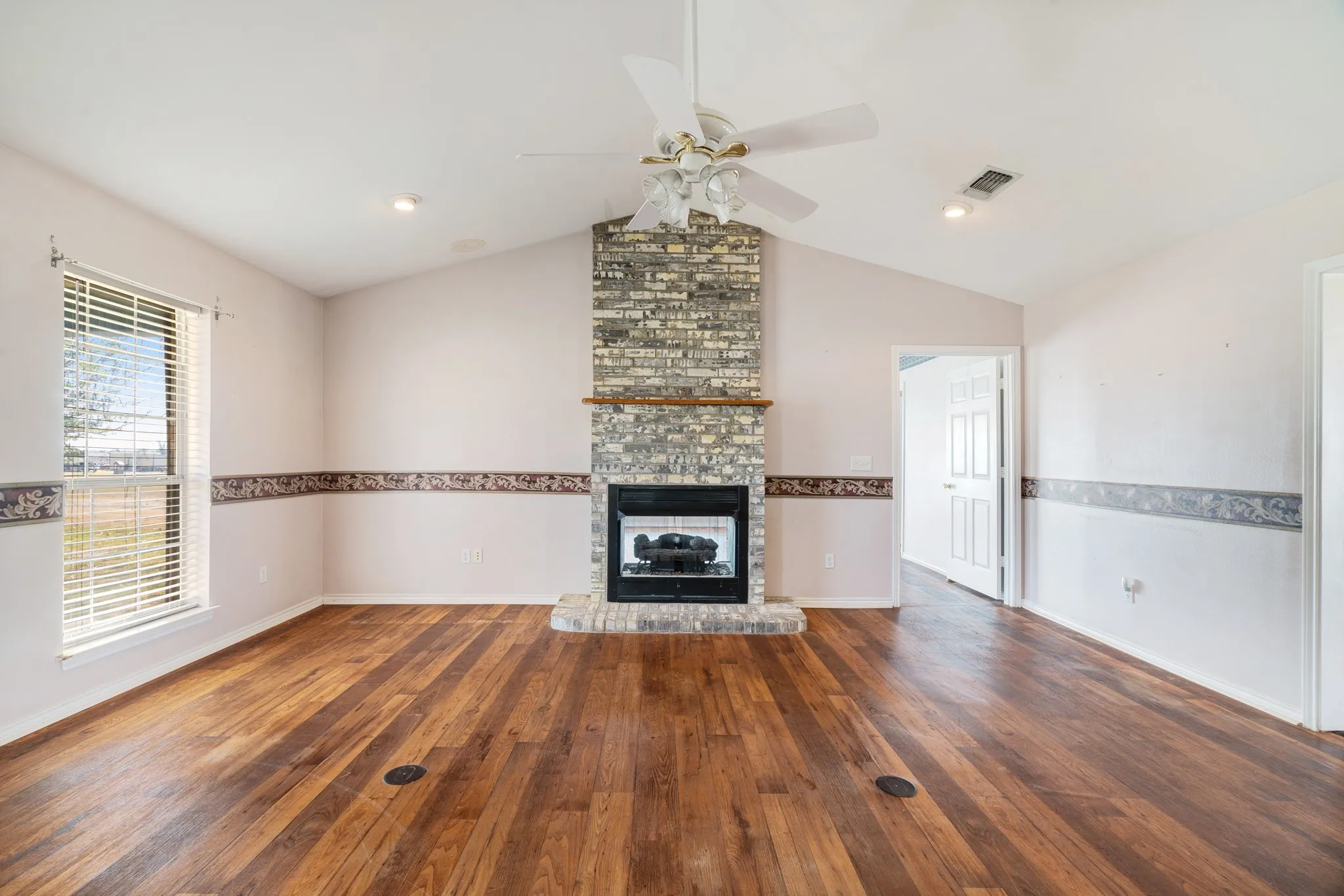 Single Family Residence For Sale in Lamar County , 3754 County Road 11300, Paris, Texas 75462, 3 Bedroom, 2 Bathroom, Garage spaces, 2,042 Sqft, built in 0, Price $344,900, mls#21359409, Real Estate Agent in Paris, Homes For Sale in Lamar county, Homes For Sale in Paris, Realtor in Paris Texas, Real Estate Brokerage Independent Realty Texas, Luminita Cordes Realtor