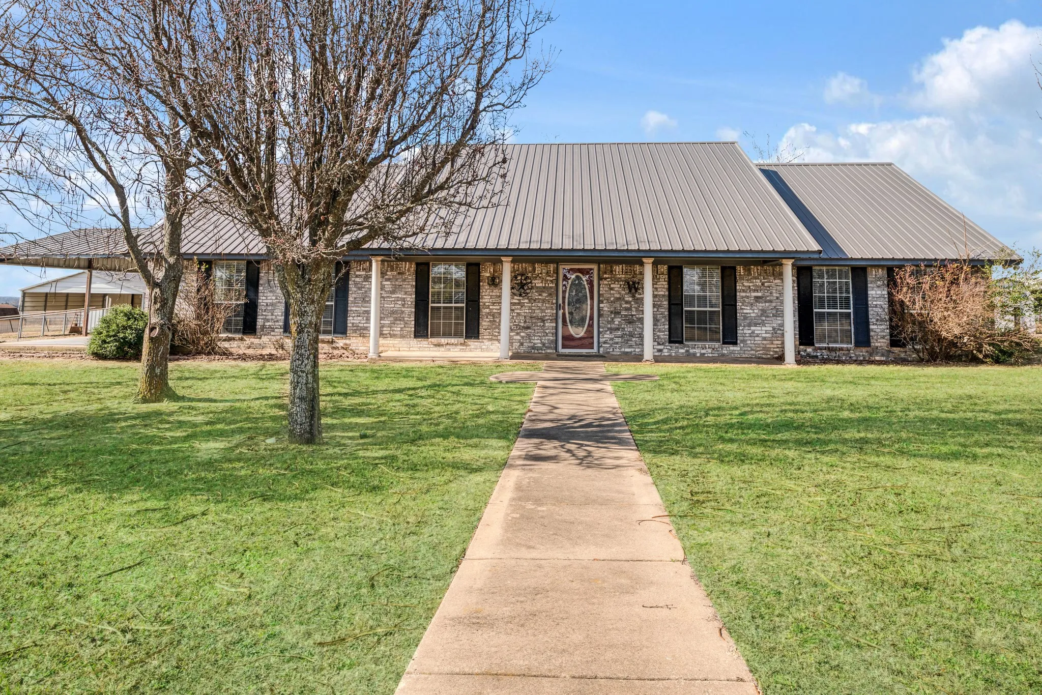 Single Family Residence For Sale in Lamar County , 3754 County Road 11300, Paris, Texas 75462, 3 Bedroom, 2 Bathroom, Garage spaces, 2,042 Sqft, built in 0, Price $344,900, mls#21359409, Real Estate Agent in Paris, Homes For Sale in Lamar county, Homes For Sale in Paris, Realtor in Paris Texas, Real Estate Brokerage Independent Realty Texas, Luminita Cordes Realtor