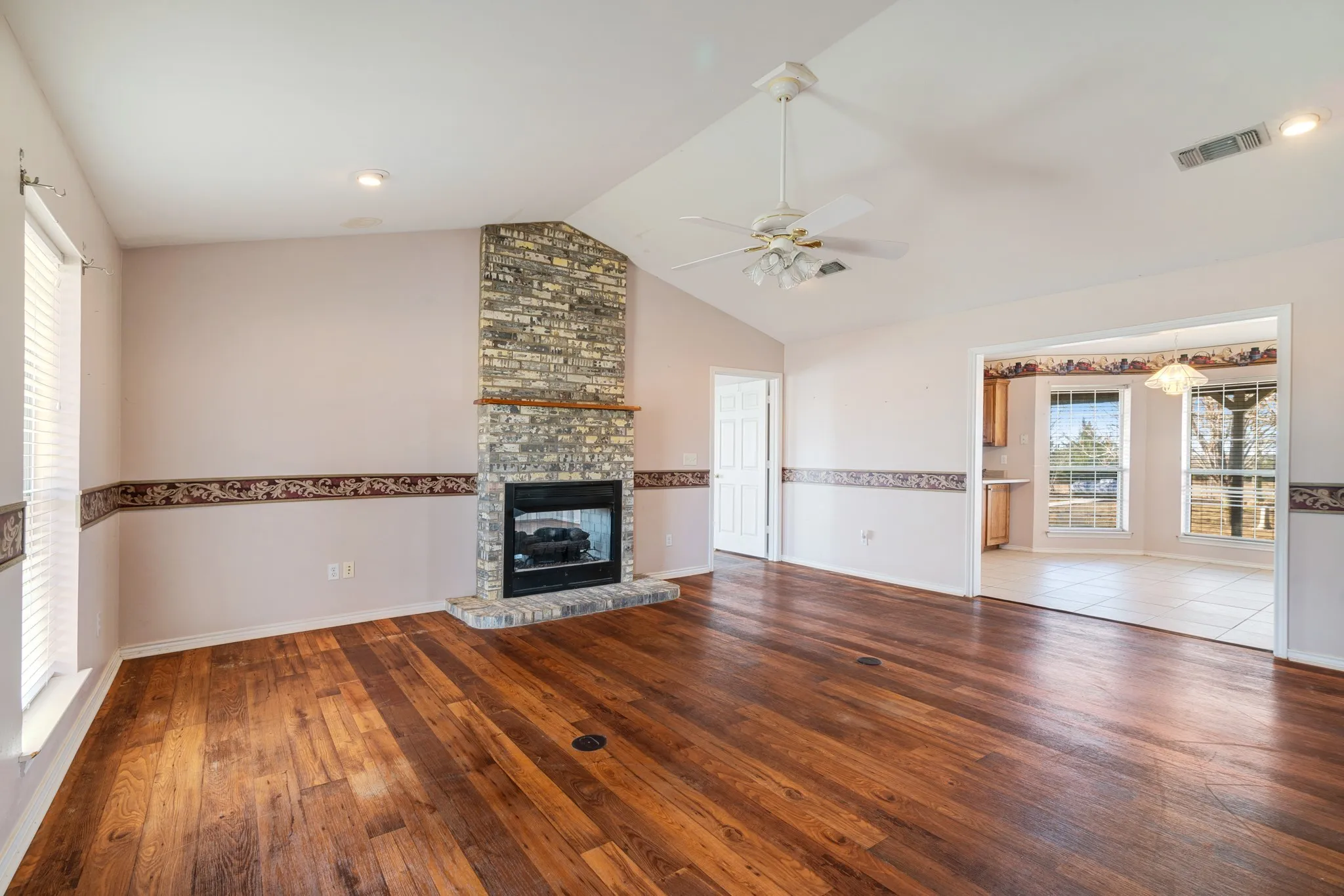 Single Family Residence For Sale in Lamar County , 3754 County Road 11300, Paris, Texas 75462, 3 Bedroom, 2 Bathroom, Garage spaces, 2,042 Sqft, built in 0, Price $344,900, mls#21359409, Real Estate Agent in Paris, Homes For Sale in Lamar county, Homes For Sale in Paris, Realtor in Paris Texas, Real Estate Brokerage Independent Realty Texas, Luminita Cordes Realtor