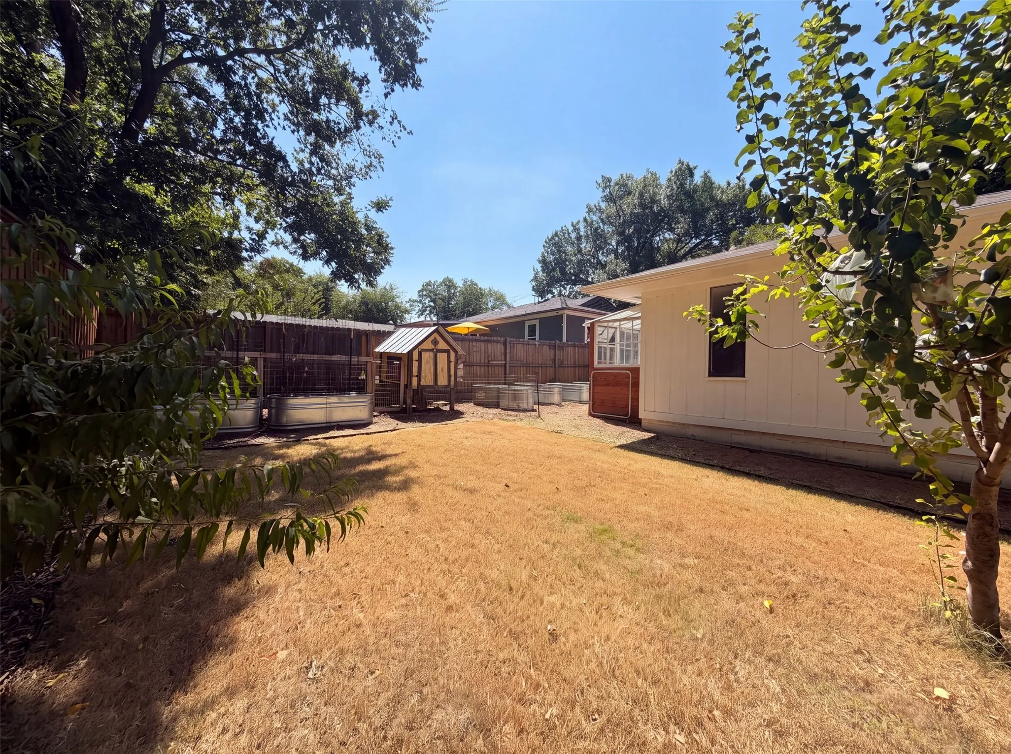 Single Family Residence For Sale in Collin County , 808 Griffin Street, Mc Kinney, Texas 75069, 3 Bedroom, 2 Bathroom, 1 Garage spaces, 1,807 Sqft, built in 1966, mls#21359411, Real Estate Agent in Mc Kinney, Homes For Sale in Collin county, Homes For Sale in Mc Kinney, Realtor in Mc Kinney Texas, Real Estate Brokerage Independent Realty Texas, Luminita Cordes Realtor