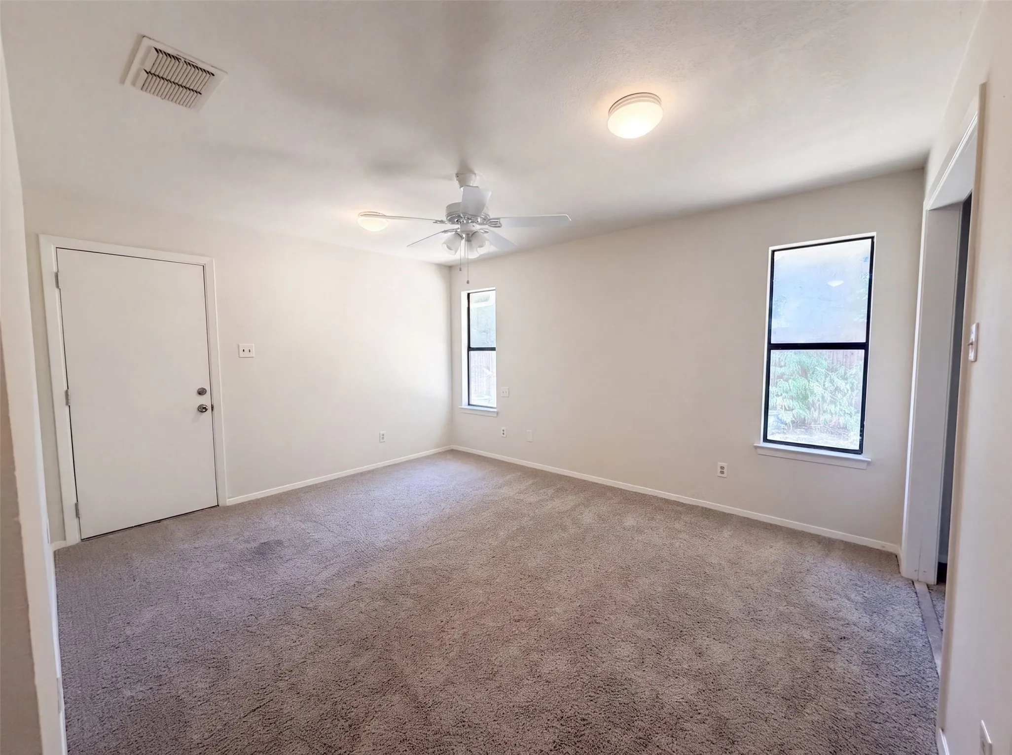 Single Family Residence For Sale in Collin County , 808 Griffin Street, Mc Kinney, Texas 75069, 3 Bedroom, 2 Bathroom, 1 Garage spaces, 1,807 Sqft, built in 1966, mls#21359411, Real Estate Agent in Mc Kinney, Homes For Sale in Collin county, Homes For Sale in Mc Kinney, Realtor in Mc Kinney Texas, Real Estate Brokerage Independent Realty Texas, Luminita Cordes Realtor