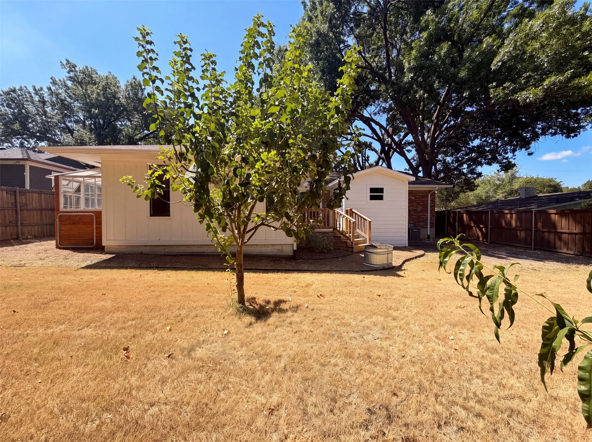 Single Family Residence For Sale in Collin County , 808 Griffin Street, Mc Kinney, Texas 75069, 3 Bedroom, 2 Bathroom, 1 Garage spaces, 1,807 Sqft, built in 1966, mls#21359411, Real Estate Agent in Mc Kinney, Homes For Sale in Collin county, Homes For Sale in Mc Kinney, Realtor in Mc Kinney Texas, Real Estate Brokerage Independent Realty Texas, Luminita Cordes Realtor