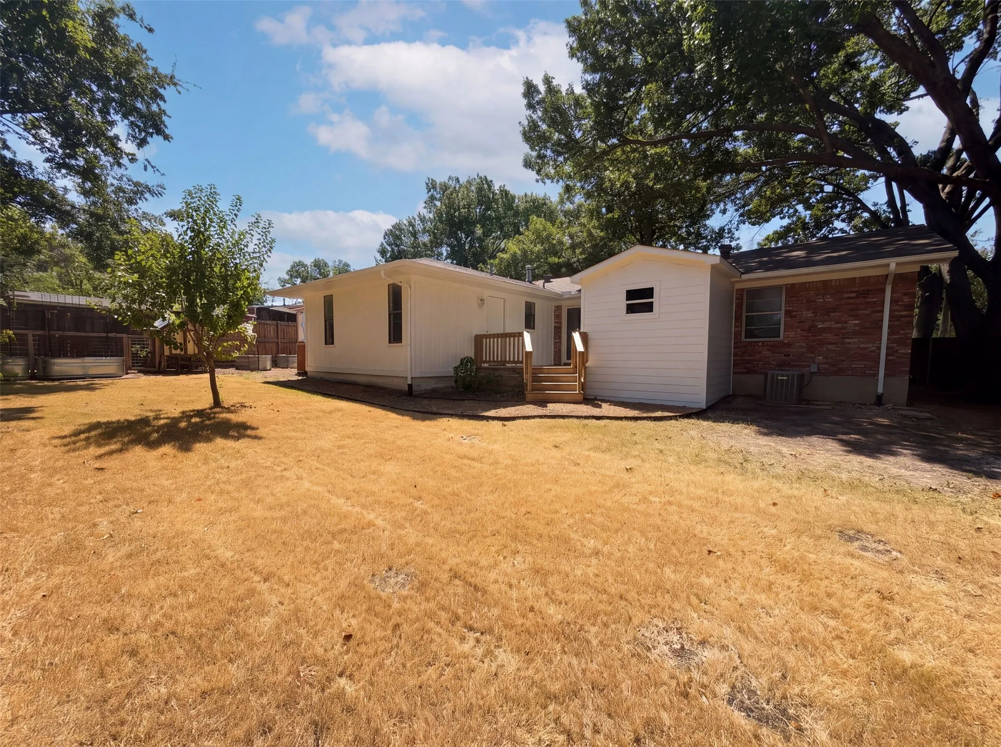 Single Family Residence For Sale in Collin County , 808 Griffin Street, Mc Kinney, Texas 75069, 3 Bedroom, 2 Bathroom, 1 Garage spaces, 1,807 Sqft, built in 1966, mls#21359411, Real Estate Agent in Mc Kinney, Homes For Sale in Collin county, Homes For Sale in Mc Kinney, Realtor in Mc Kinney Texas, Real Estate Brokerage Independent Realty Texas, Luminita Cordes Realtor