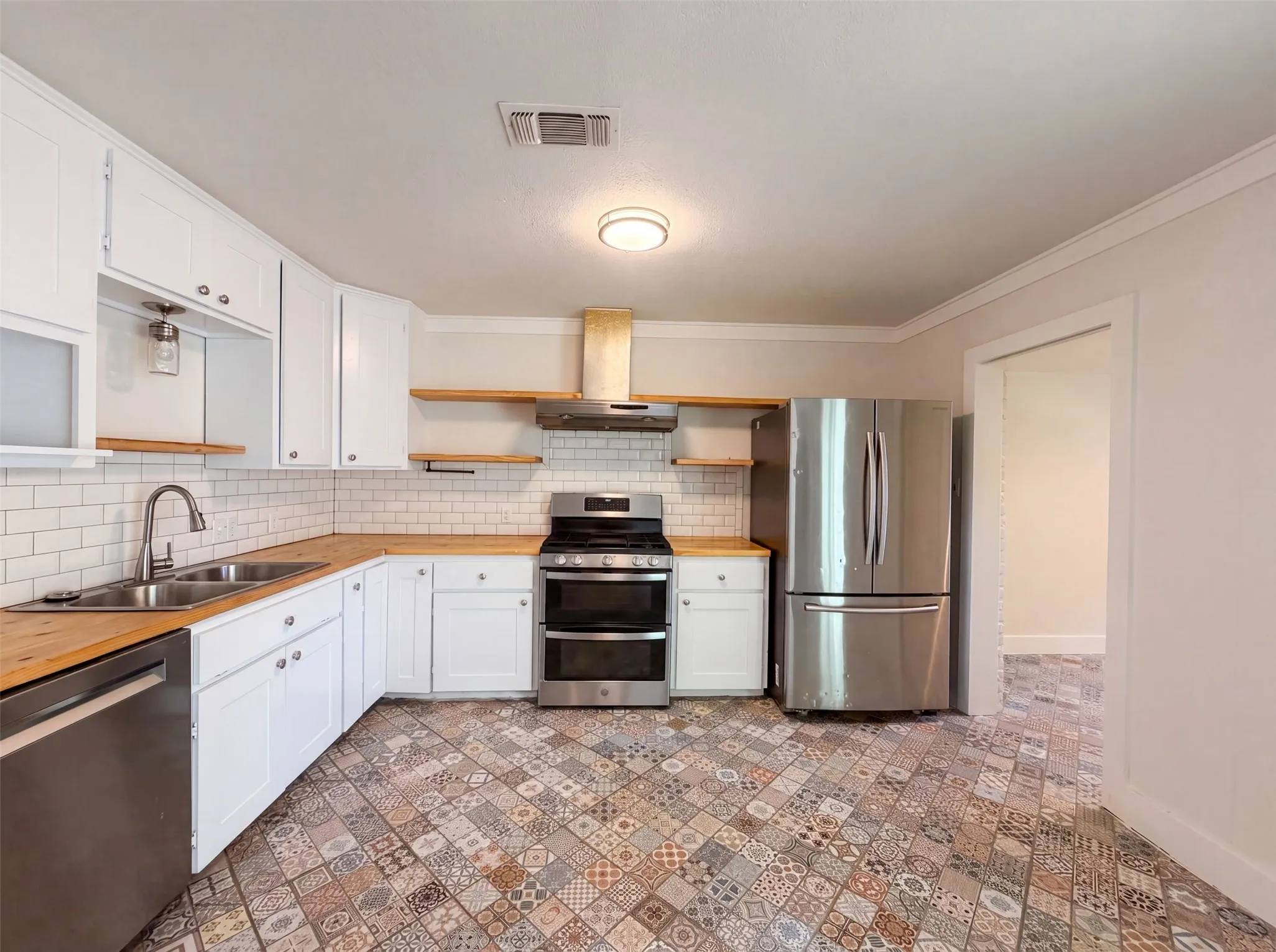 Single Family Residence For Sale in Collin County , 808 Griffin Street, Mc Kinney, Texas 75069, 3 Bedroom, 2 Bathroom, 1 Garage spaces, 1,807 Sqft, built in 1966, mls#21359411, Real Estate Agent in Mc Kinney, Homes For Sale in Collin county, Homes For Sale in Mc Kinney, Realtor in Mc Kinney Texas, Real Estate Brokerage Independent Realty Texas, Luminita Cordes Realtor