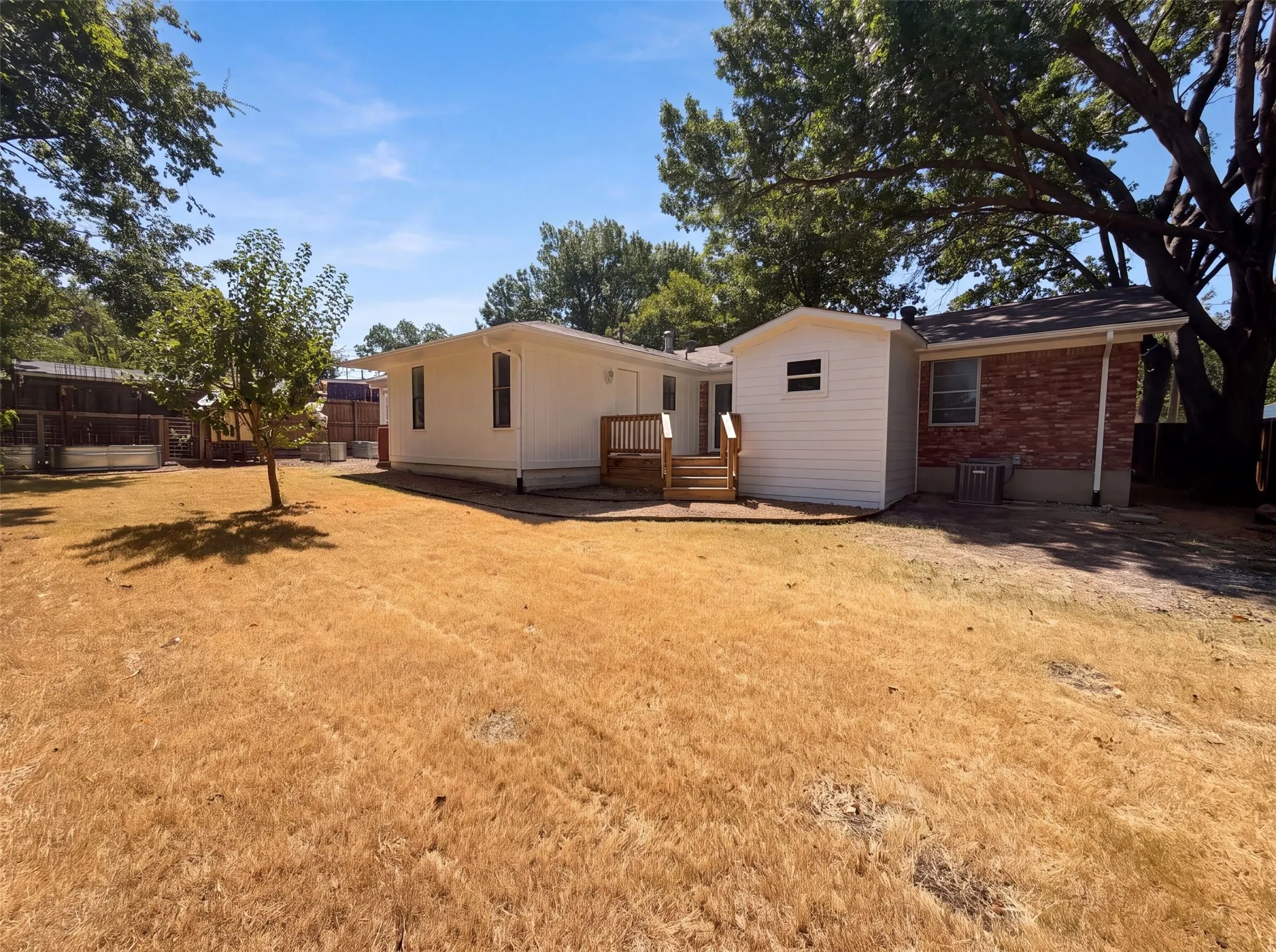 Single Family Residence For Sale in Collin County , 808 Griffin Street, Mc Kinney, Texas 75069, 3 Bedroom, 2 Bathroom, 1 Garage spaces, 1,807 Sqft, built in 1966, mls#21359411, Real Estate Agent in Mc Kinney, Homes For Sale in Collin county, Homes For Sale in Mc Kinney, Realtor in Mc Kinney Texas, Real Estate Brokerage Independent Realty Texas, Luminita Cordes Realtor