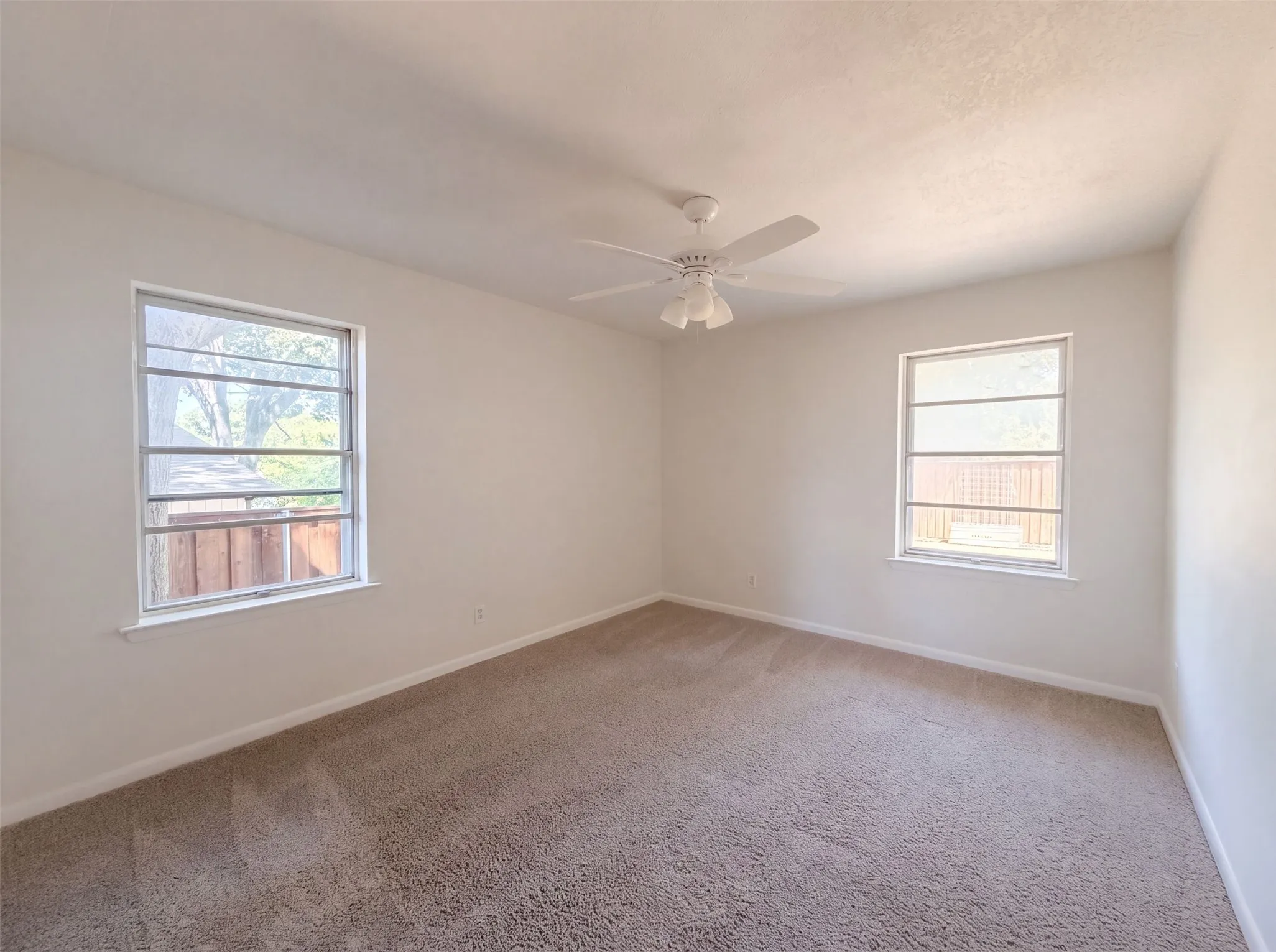 Single Family Residence For Sale in Collin County , 808 Griffin Street, Mc Kinney, Texas 75069, 3 Bedroom, 2 Bathroom, 1 Garage spaces, 1,807 Sqft, built in 1966, mls#21359411, Real Estate Agent in Mc Kinney, Homes For Sale in Collin county, Homes For Sale in Mc Kinney, Realtor in Mc Kinney Texas, Real Estate Brokerage Independent Realty Texas, Luminita Cordes Realtor